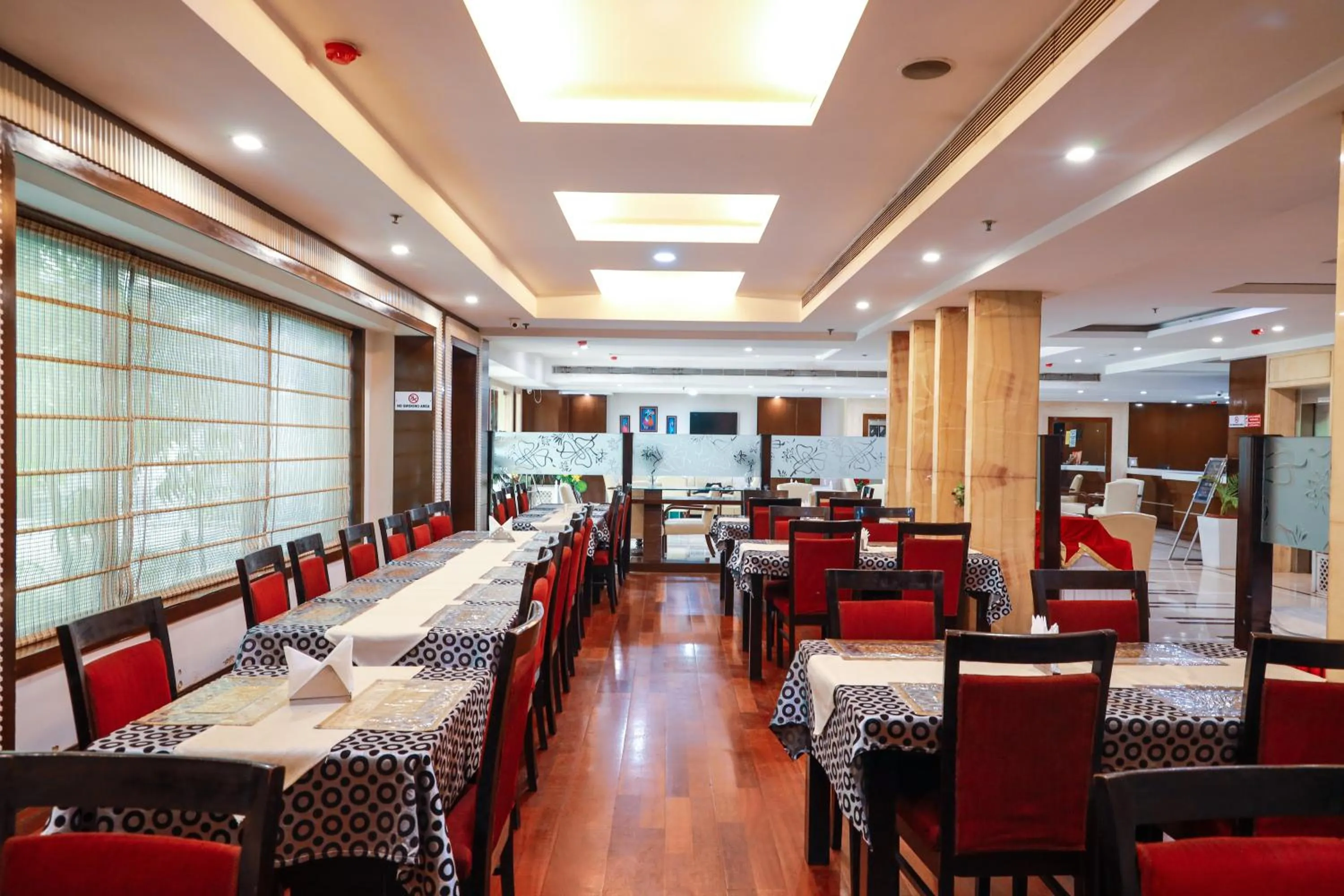 Restaurant/places to eat in Hotel Airport Residency