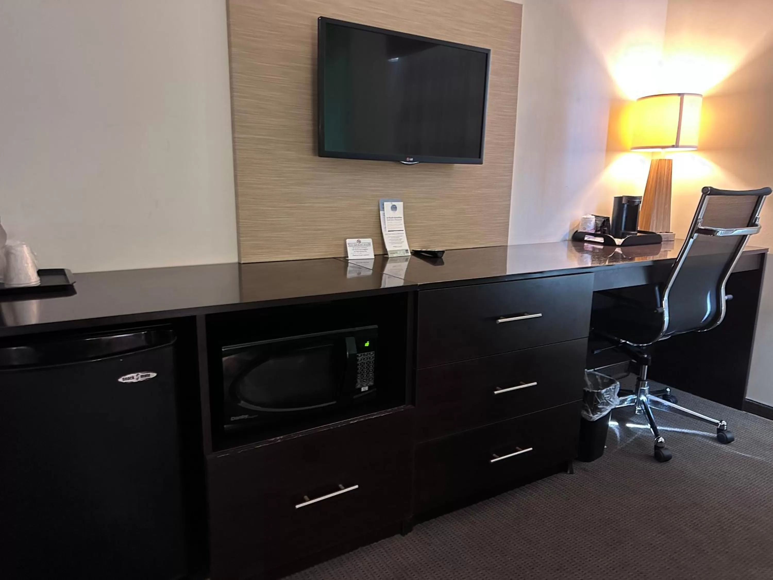 TV and multimedia in Sleep Inn & Suites Gulfport