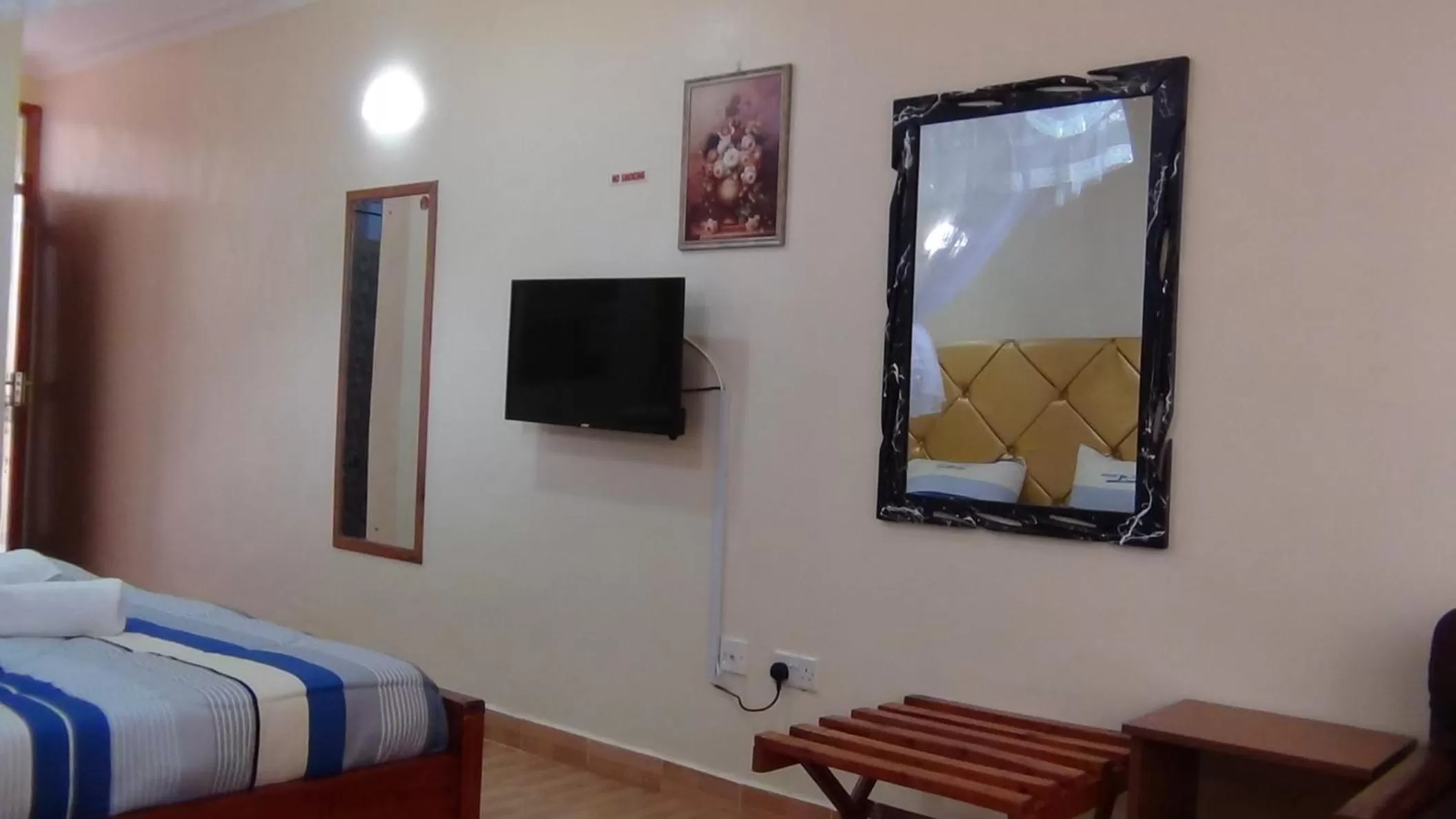 Bed in Vienna Woods Hotel Nakuru