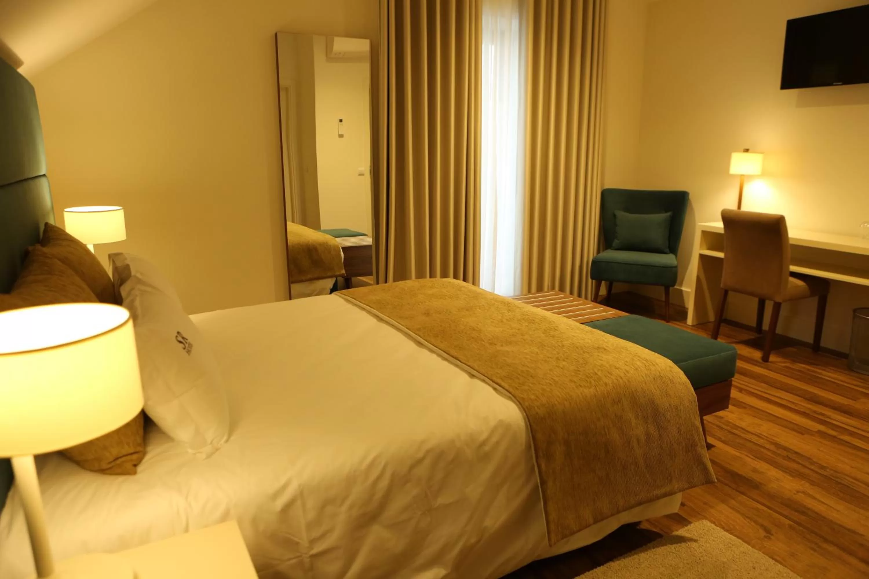 Bedroom, Bed in Hotel Solar do Rebolo