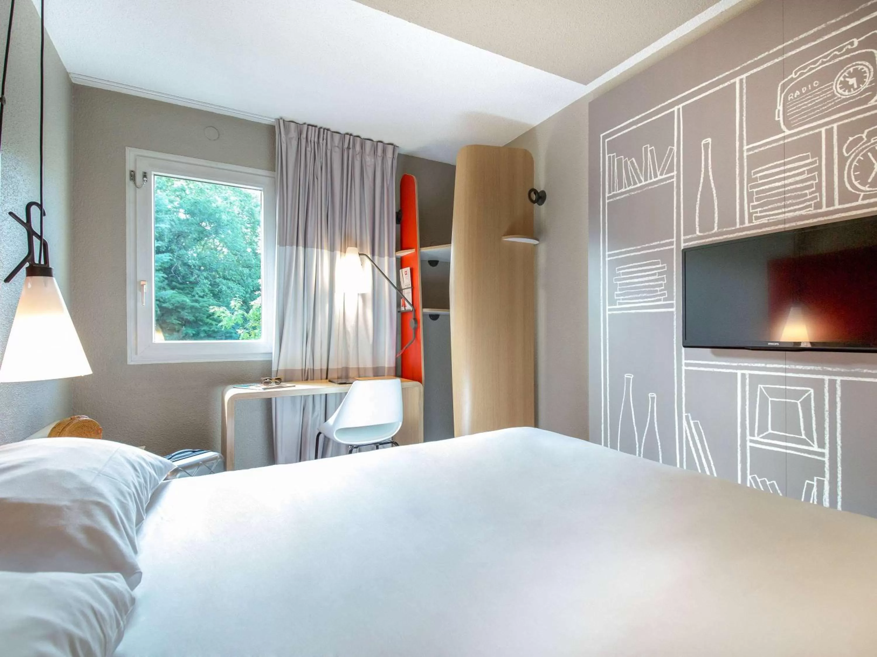 Photo of the whole room, Bed in ibis Brignoles Provence Verte