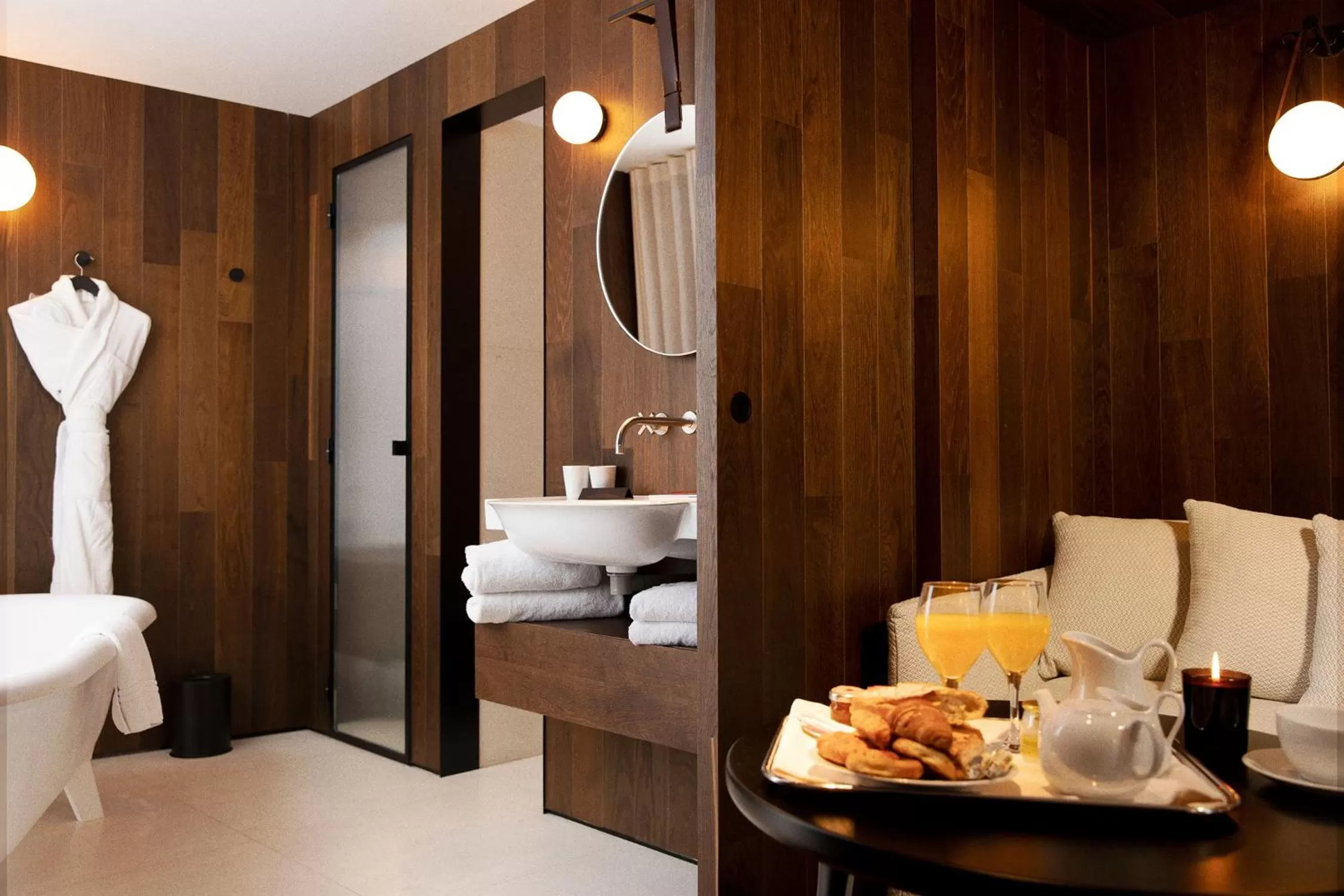 Bathroom, Bed in Hôtel Bourg Tibourg - Paris Marais