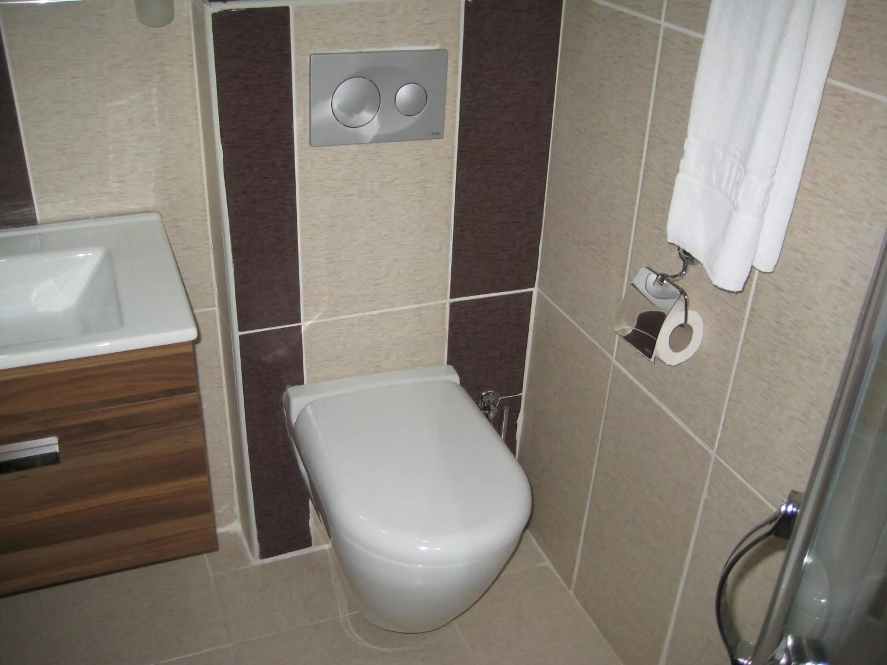 Shower in Miroglu Hotel