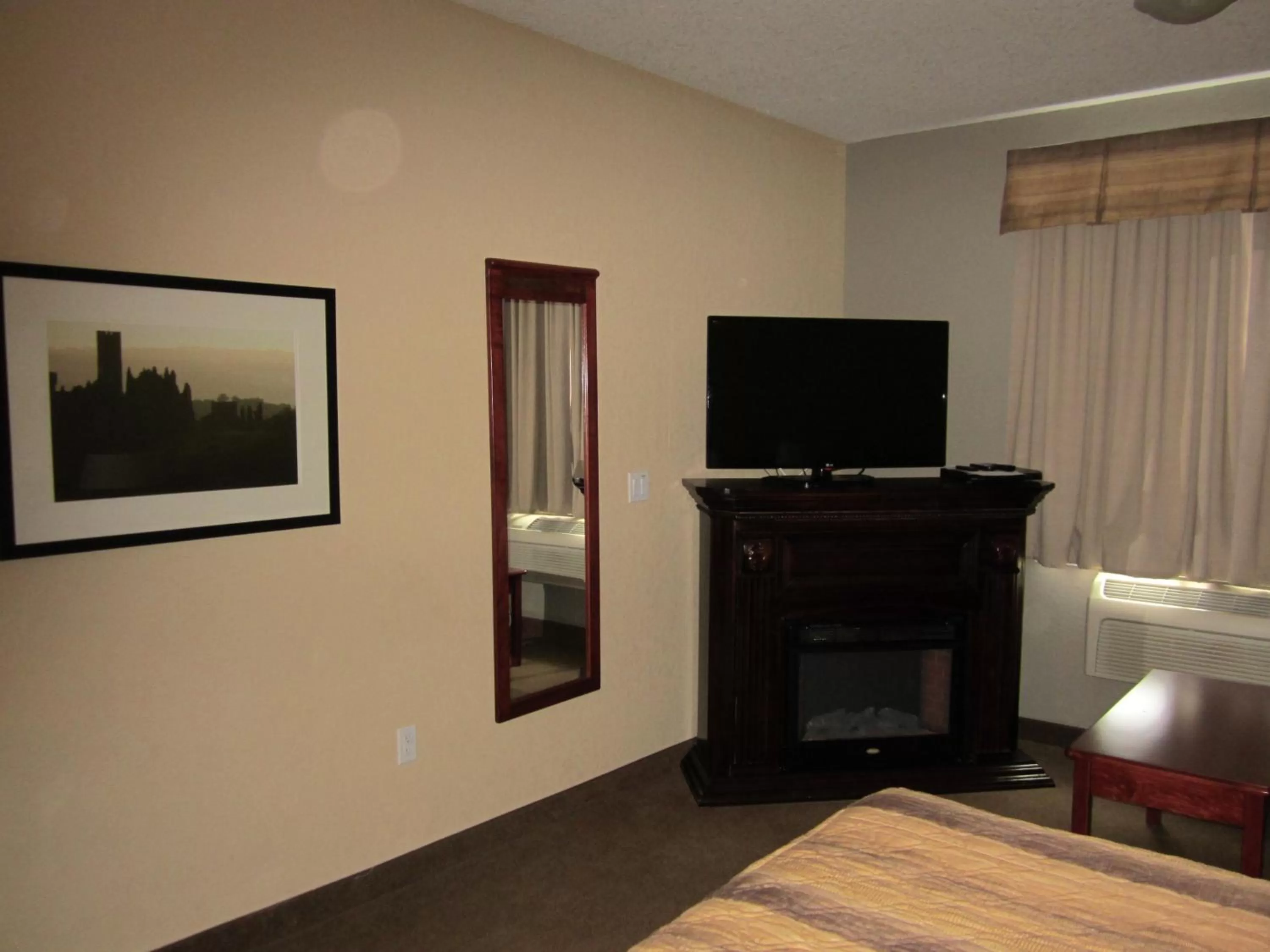 Bedroom in Lakeview Inns & Suites - Fort Nelson