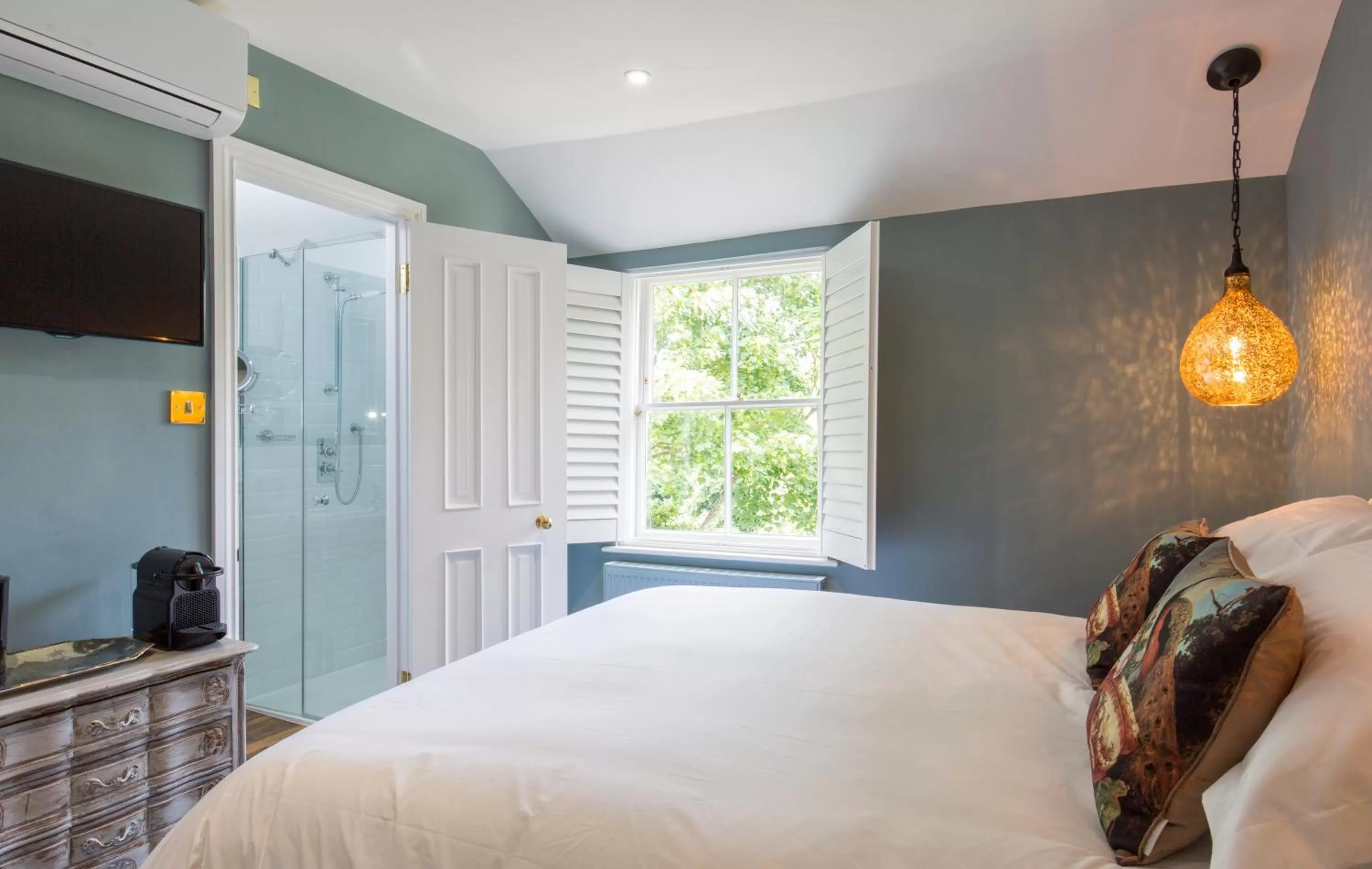 Bed in Mount Edgcumbe