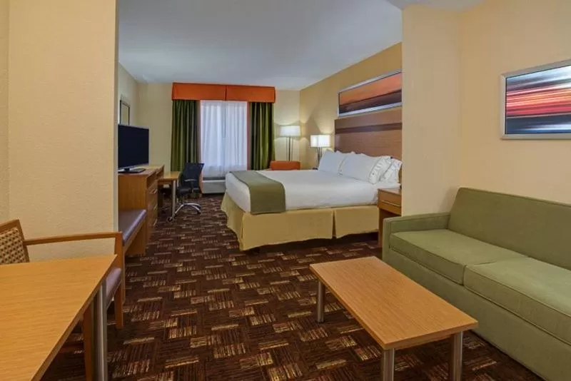 Photo of the whole room, Bed in Holiday Inn Express Fort Lauderdale Airport South by IHG