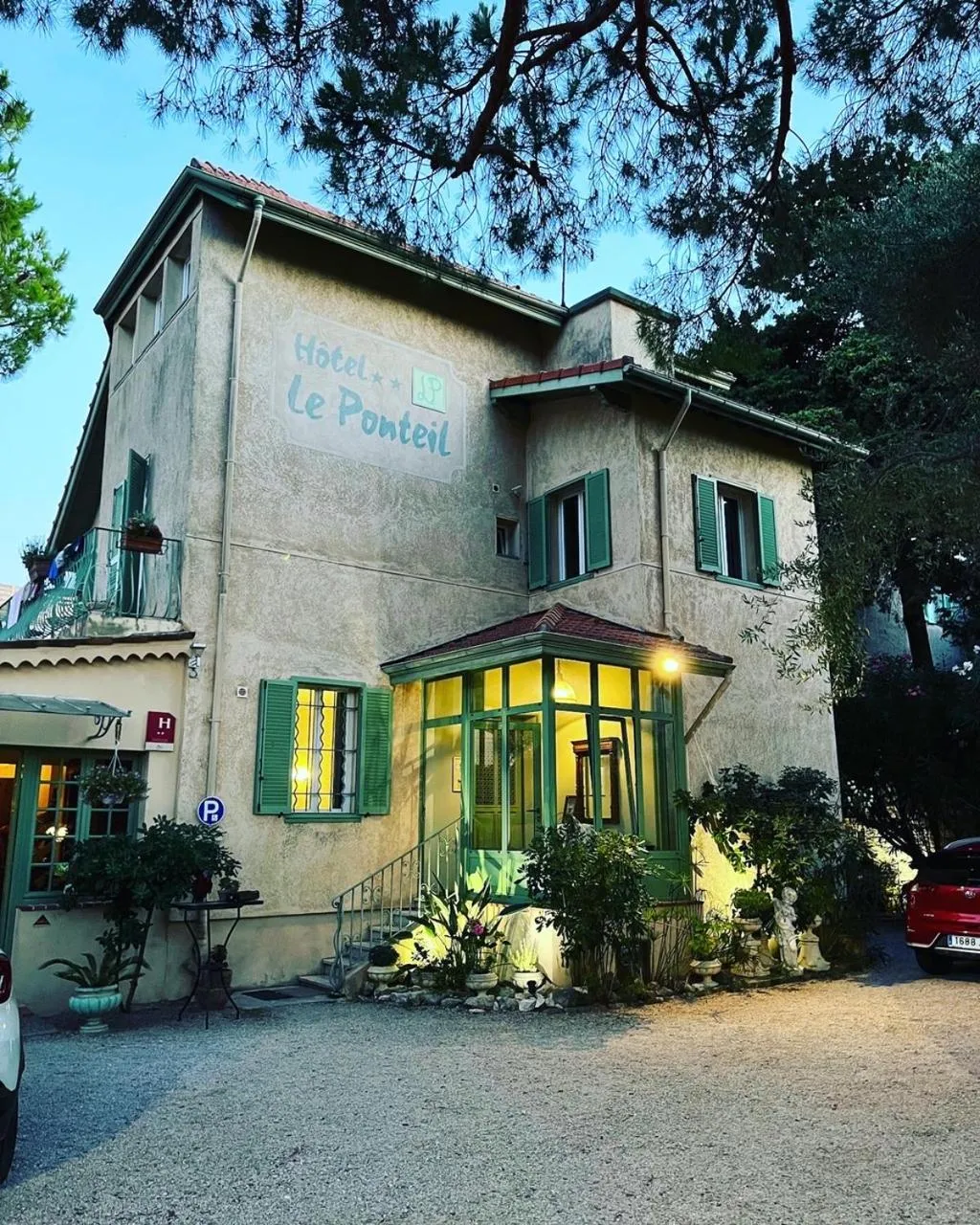 Property building in Hotel Le Ponteil