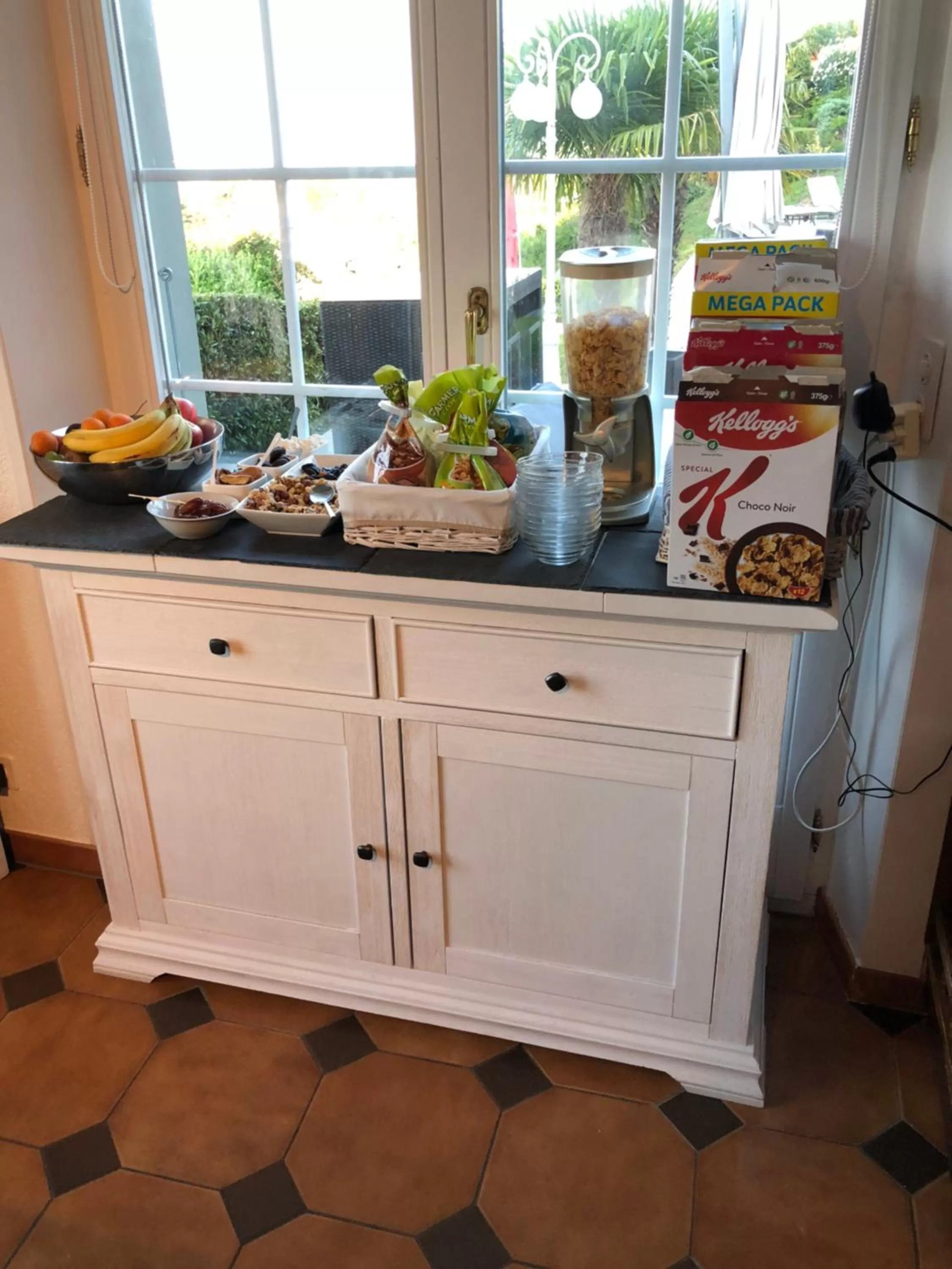 Buffet breakfast, Kitchen/Kitchenette in B&B Corseaux Beach & Riviera Beach