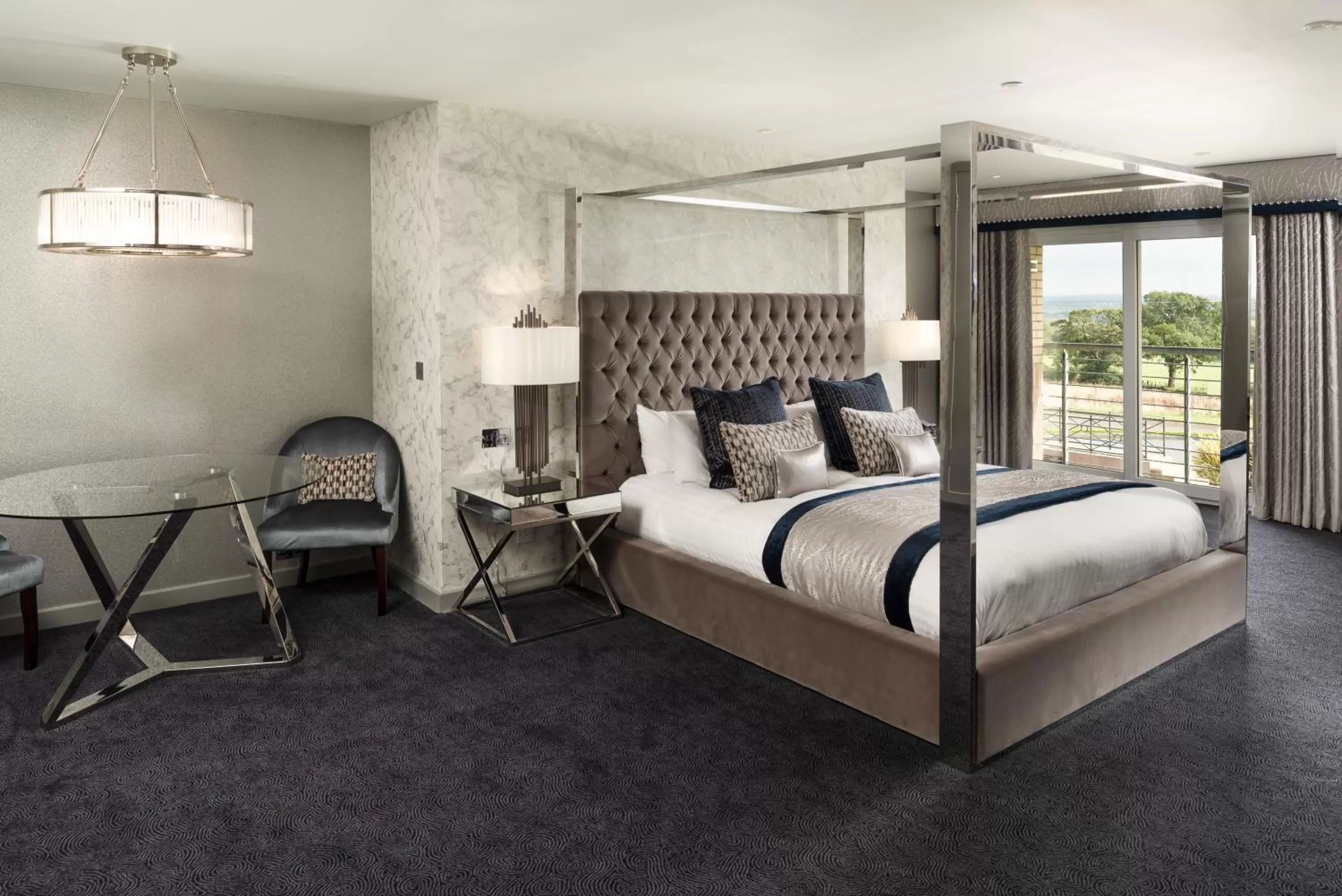 Bedroom, Bed in Radstone Hotel