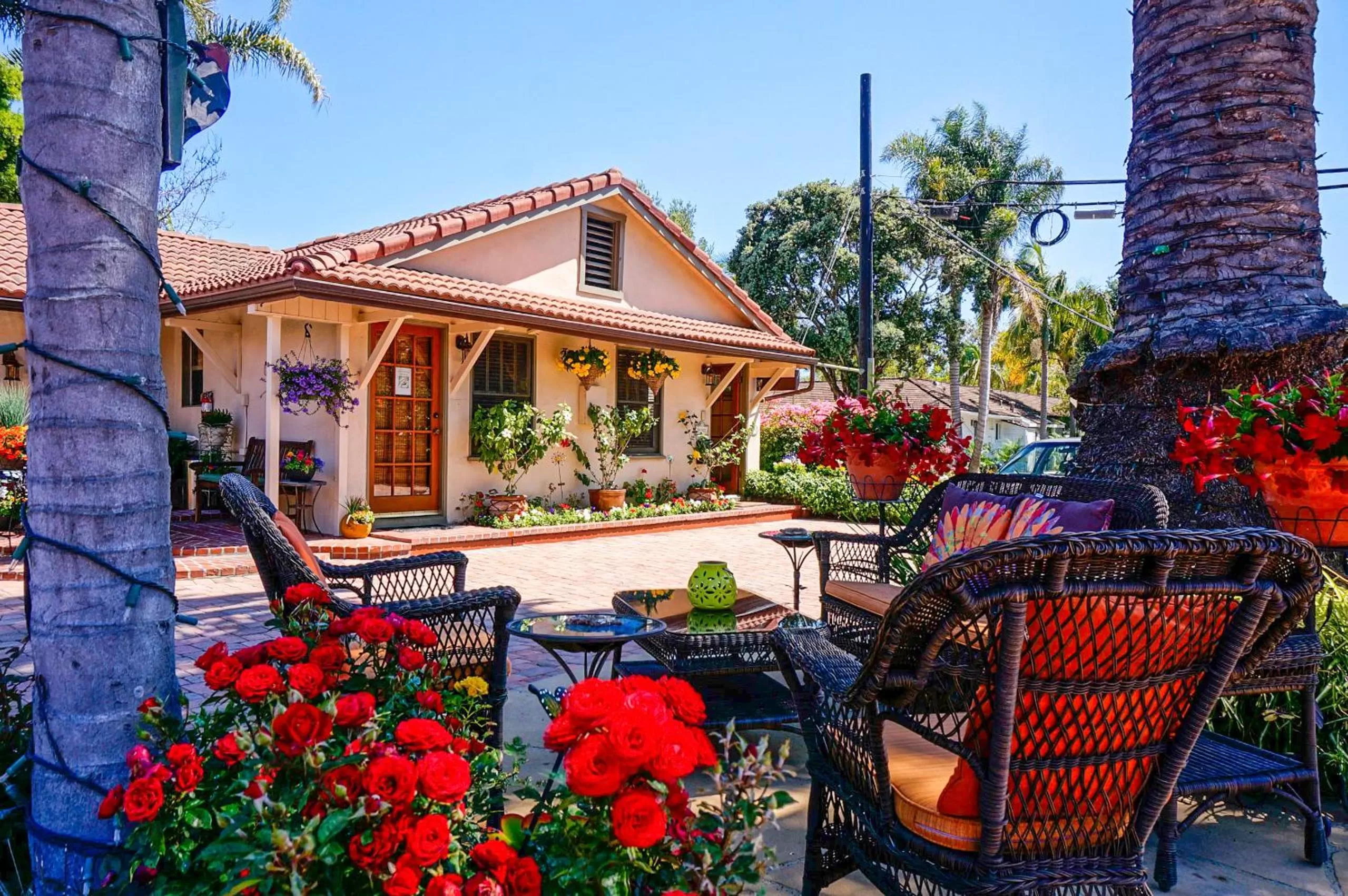 Facade/entrance in Harbor House Inn
