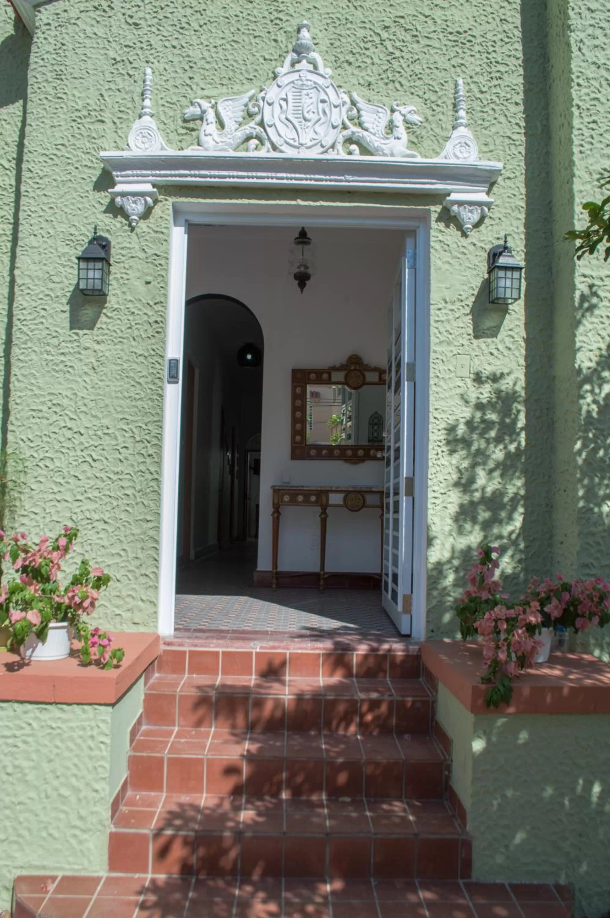 Facade/entrance in Casa Isabel B&B