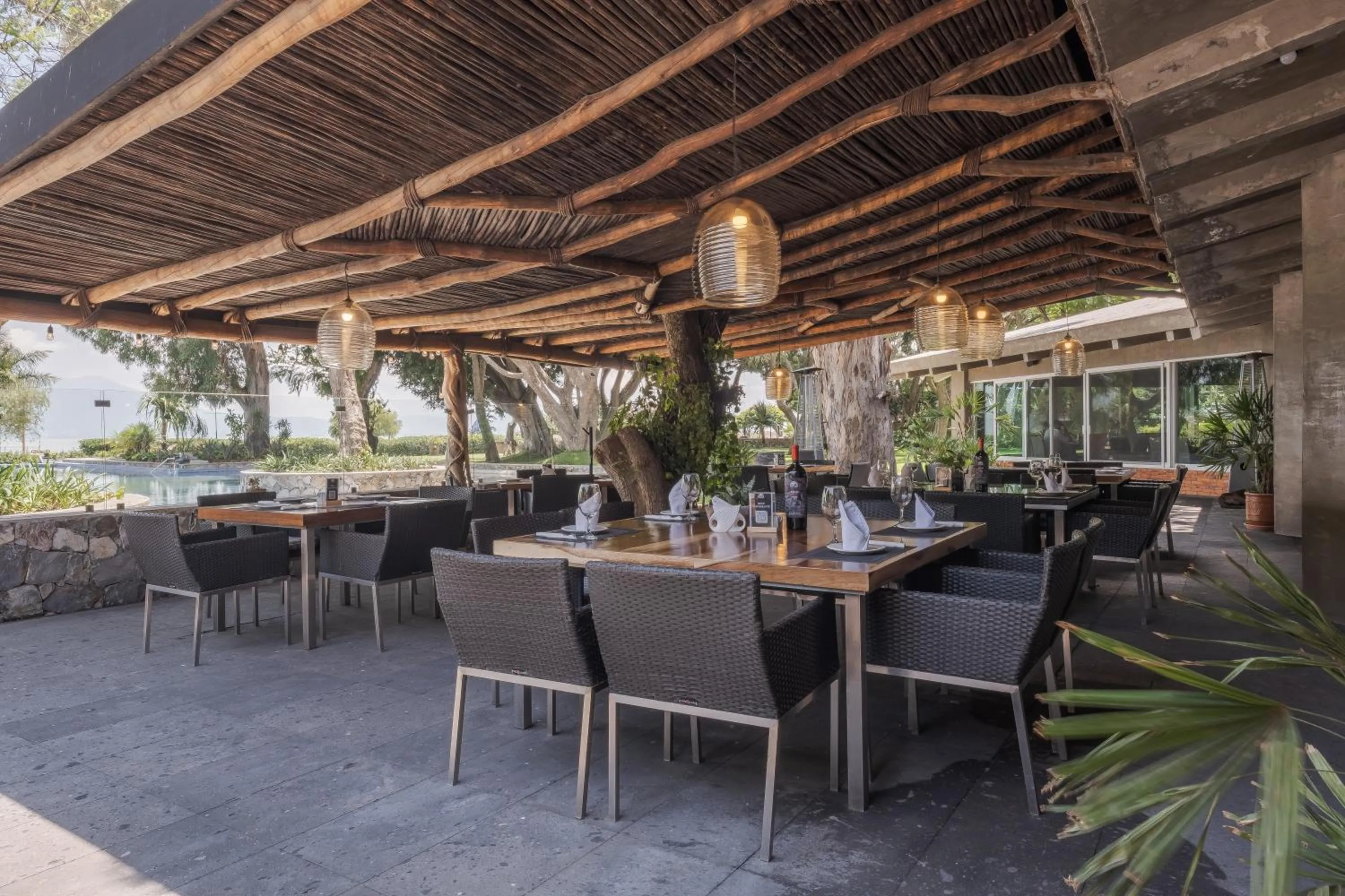 Restaurant/places to eat in Nimue Marina Residence