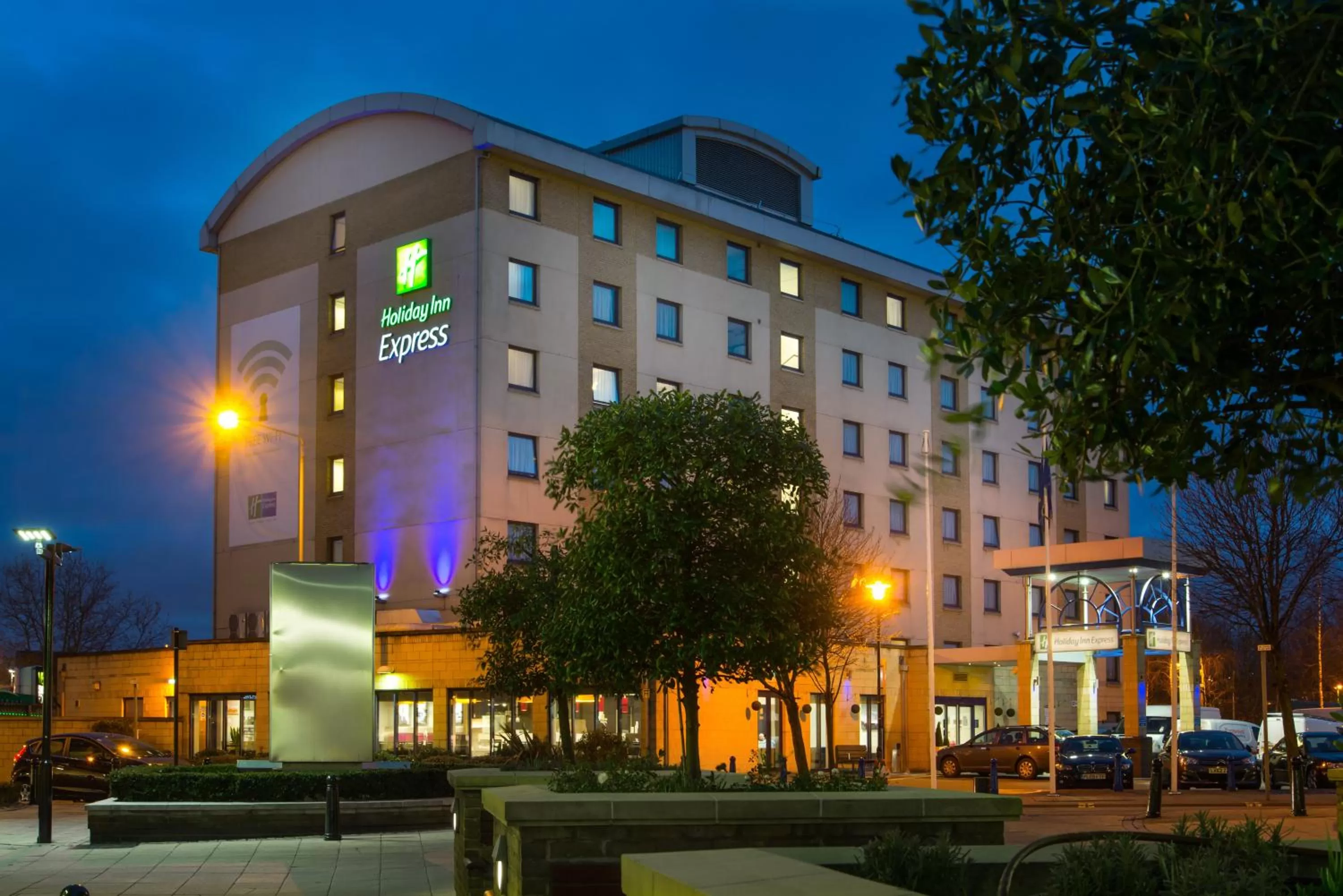 Property building in Holiday Inn Express London - Wandsworth by IHG