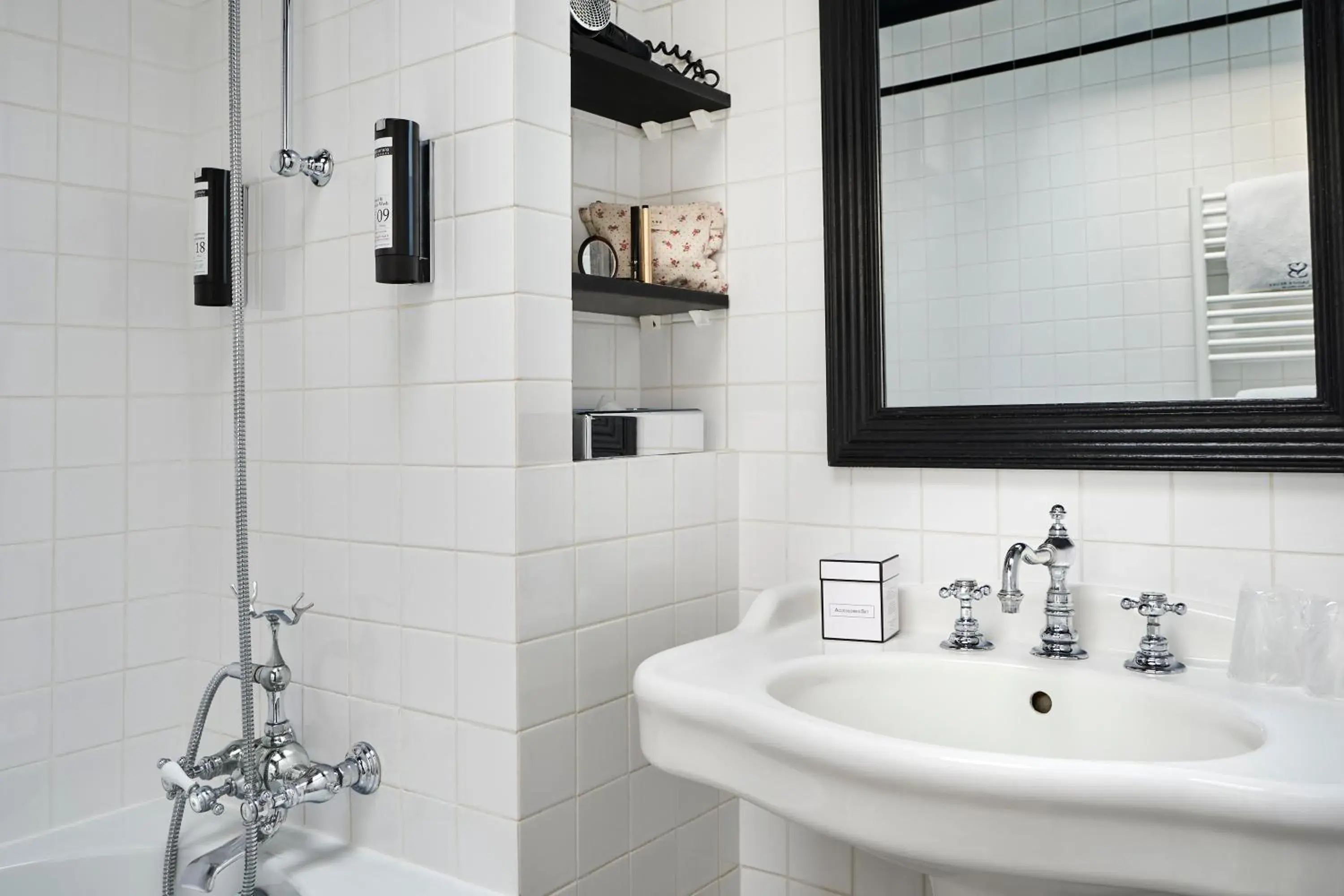 Superior Room in Hôtel Sainte-Beuve Superior Room in Hôtel Sainte-Beuve