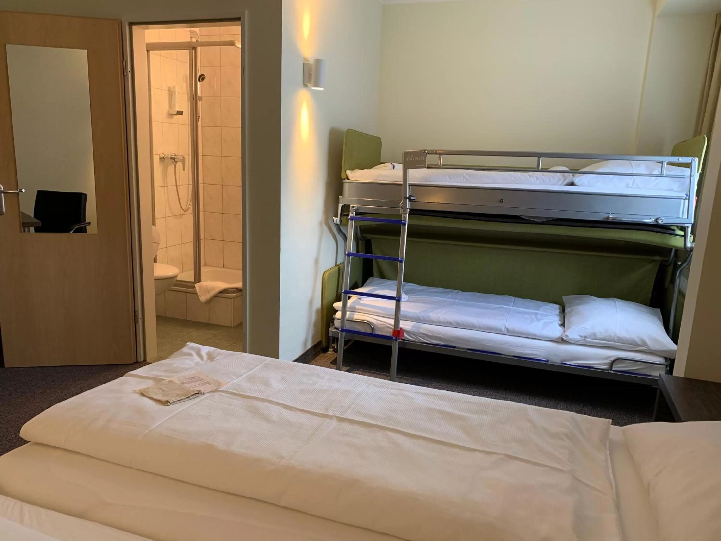 Photo of the whole room, Bed in Behringers City Hotel Nürnberg