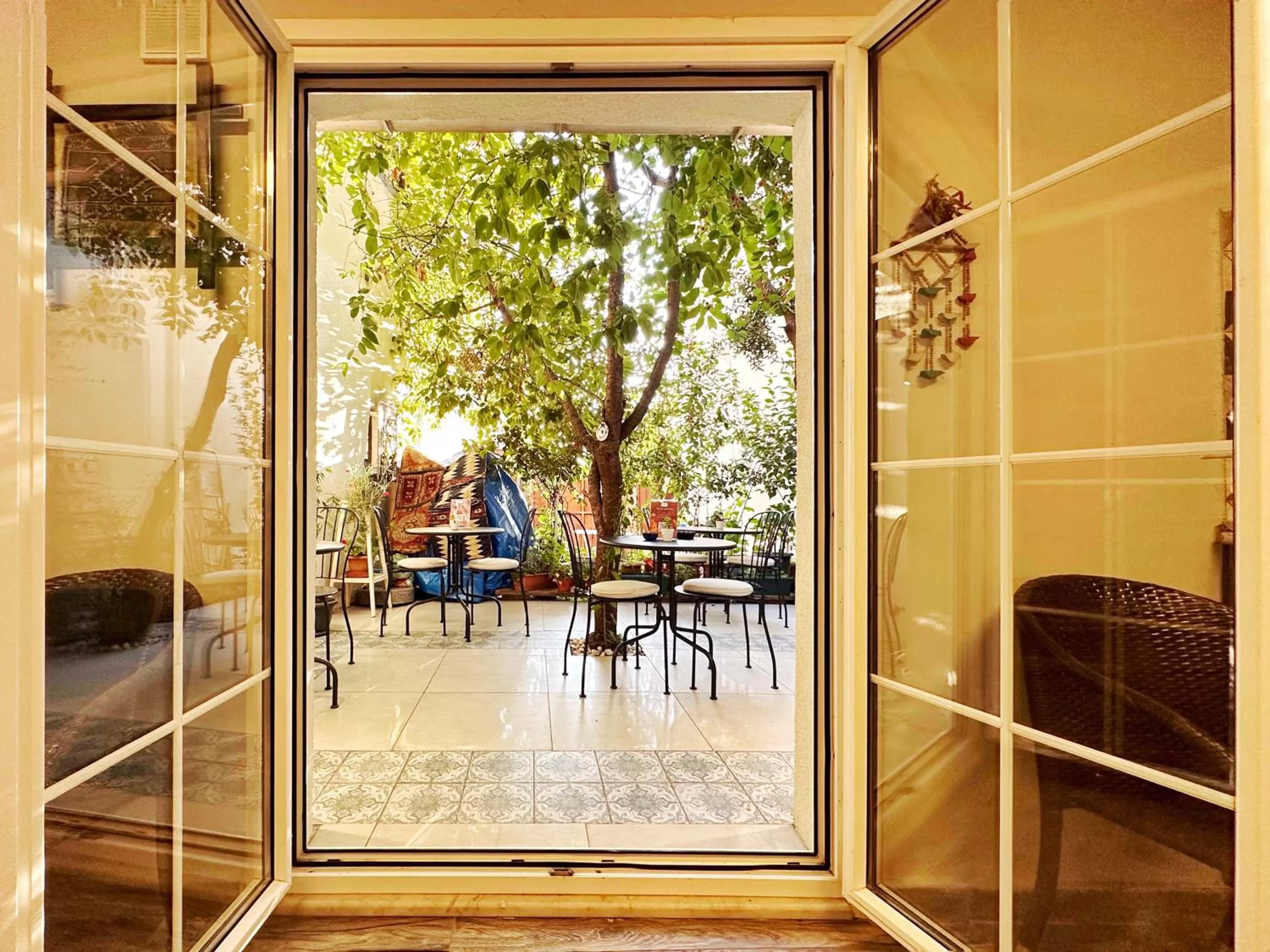 Patio in Sultan Pier Hotel