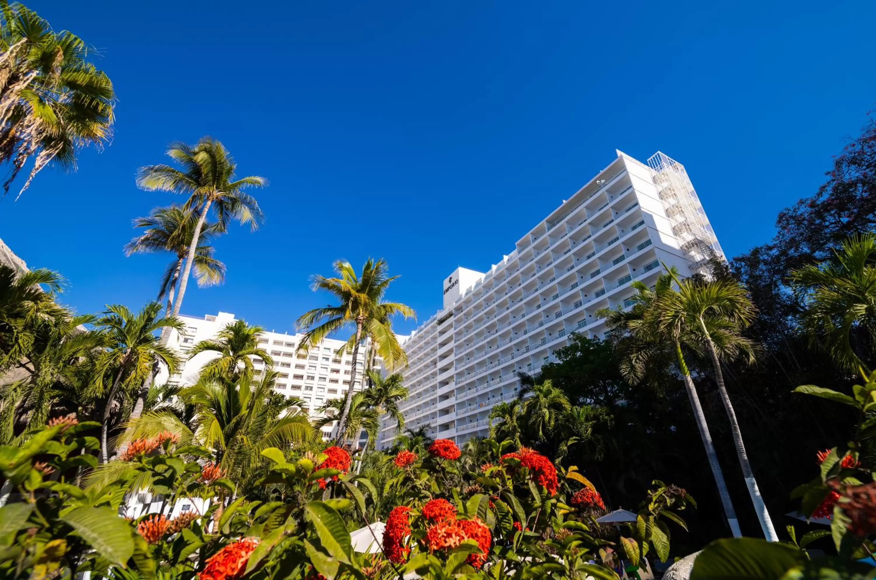 Property building in Emporio Acapulco