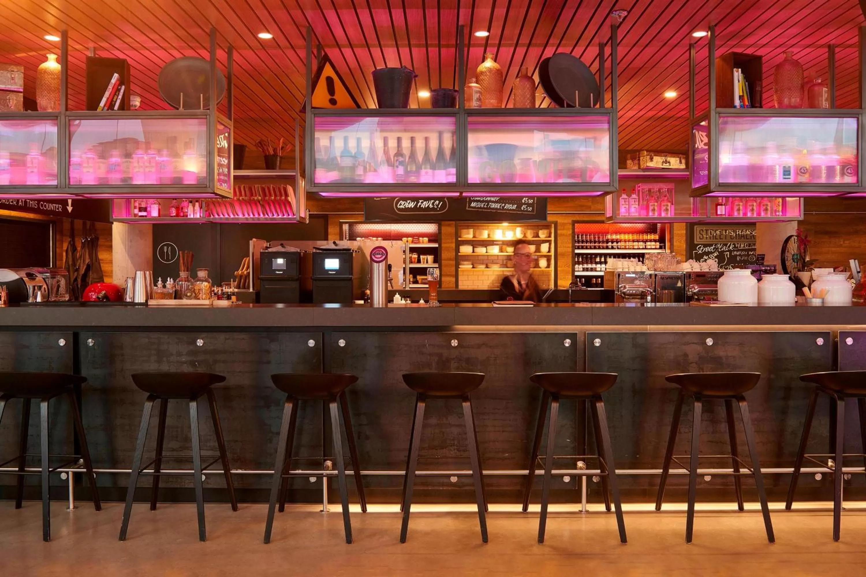 Lounge or bar in Moxy Frankfurt Eschborn