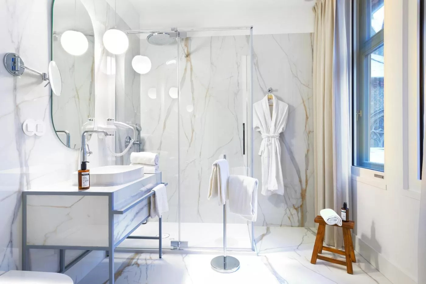 Shower in ARCHE Dwór Uphagena Gdańsk