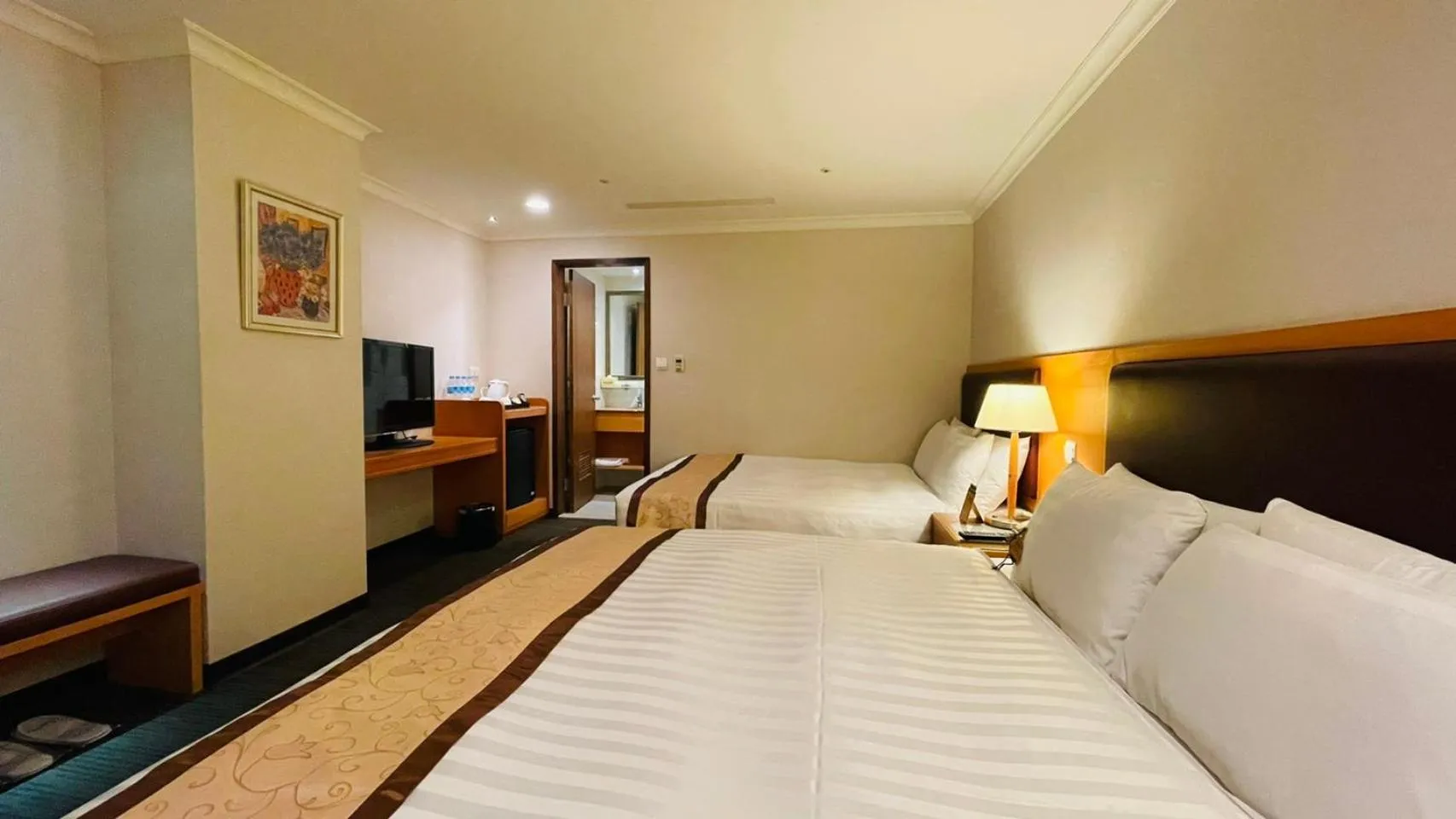 Photo of the whole room, Bed in Fuward Hotel Tainan