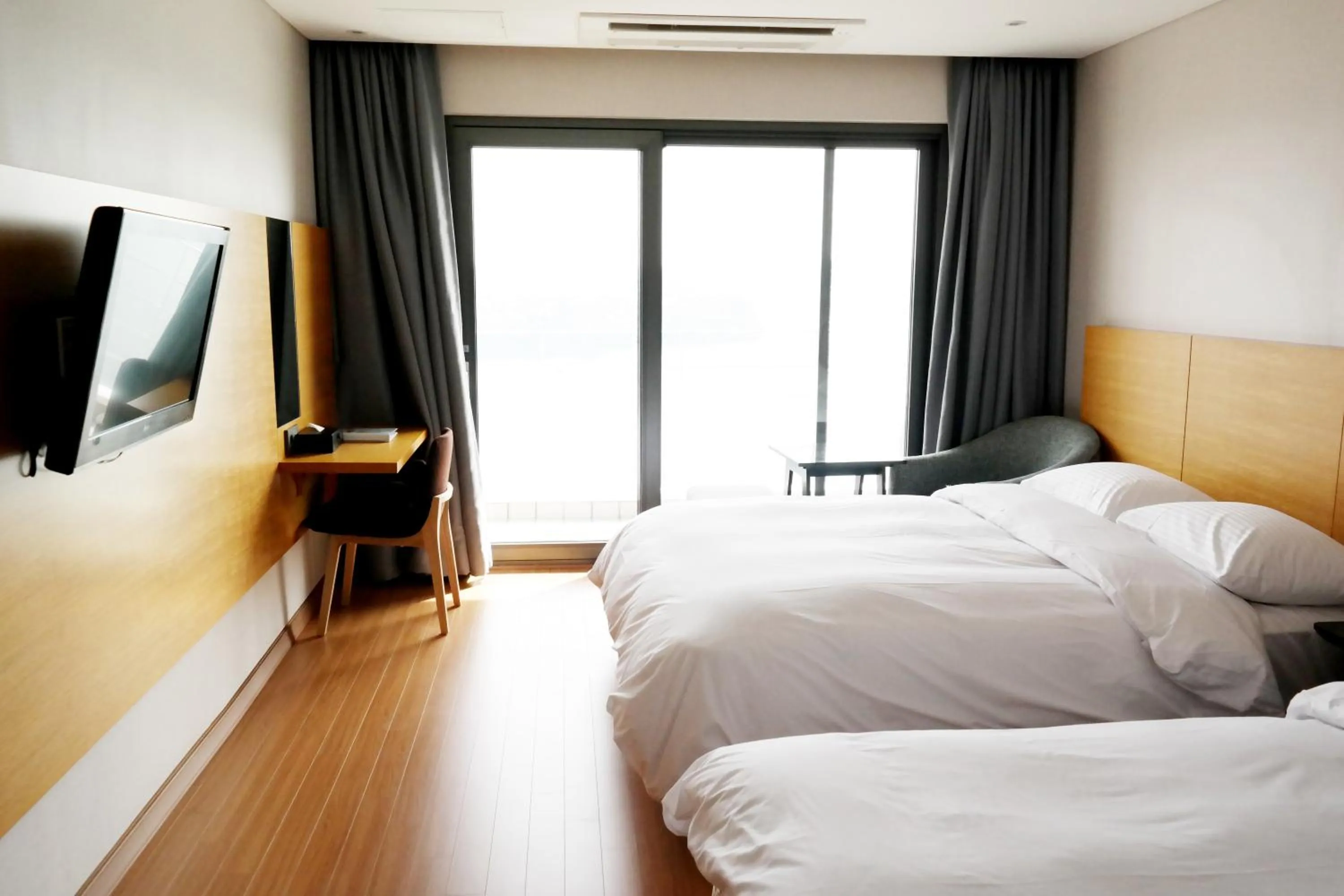 Bed in Asia Lakeside Hotel