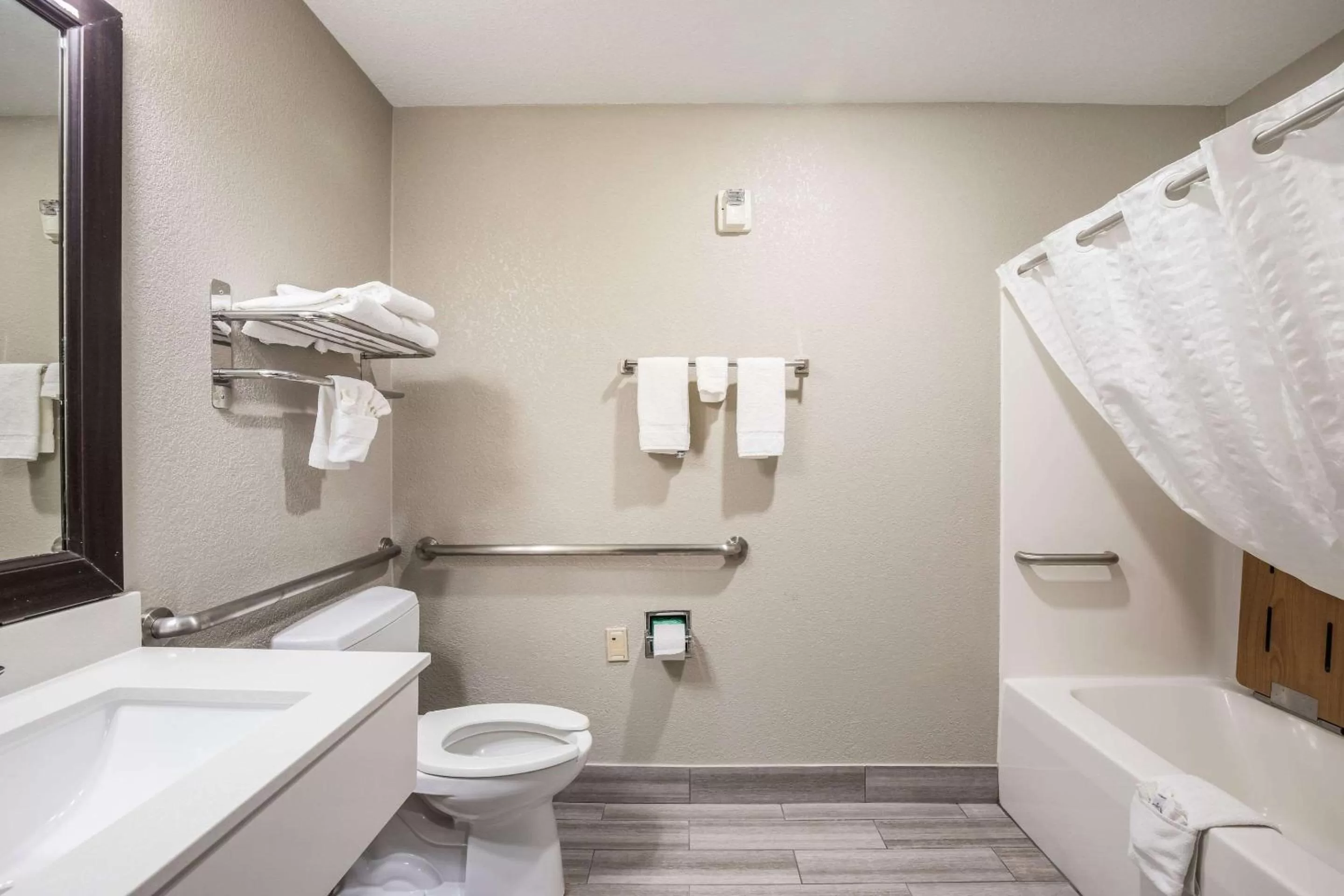 Bedroom in Quality Inn & Suites Lodi I-90