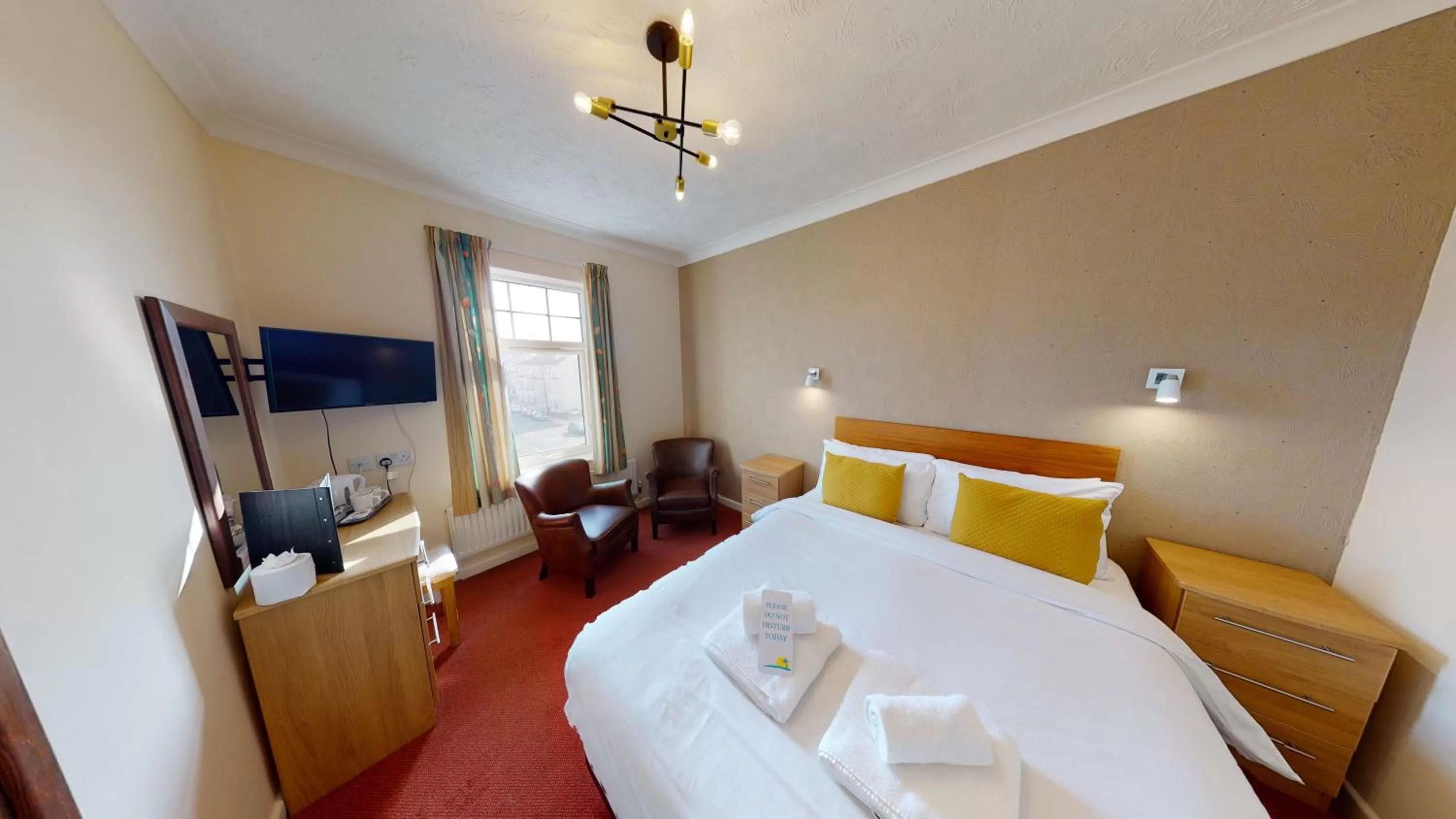 Bedroom, Bed in Marine Lodge