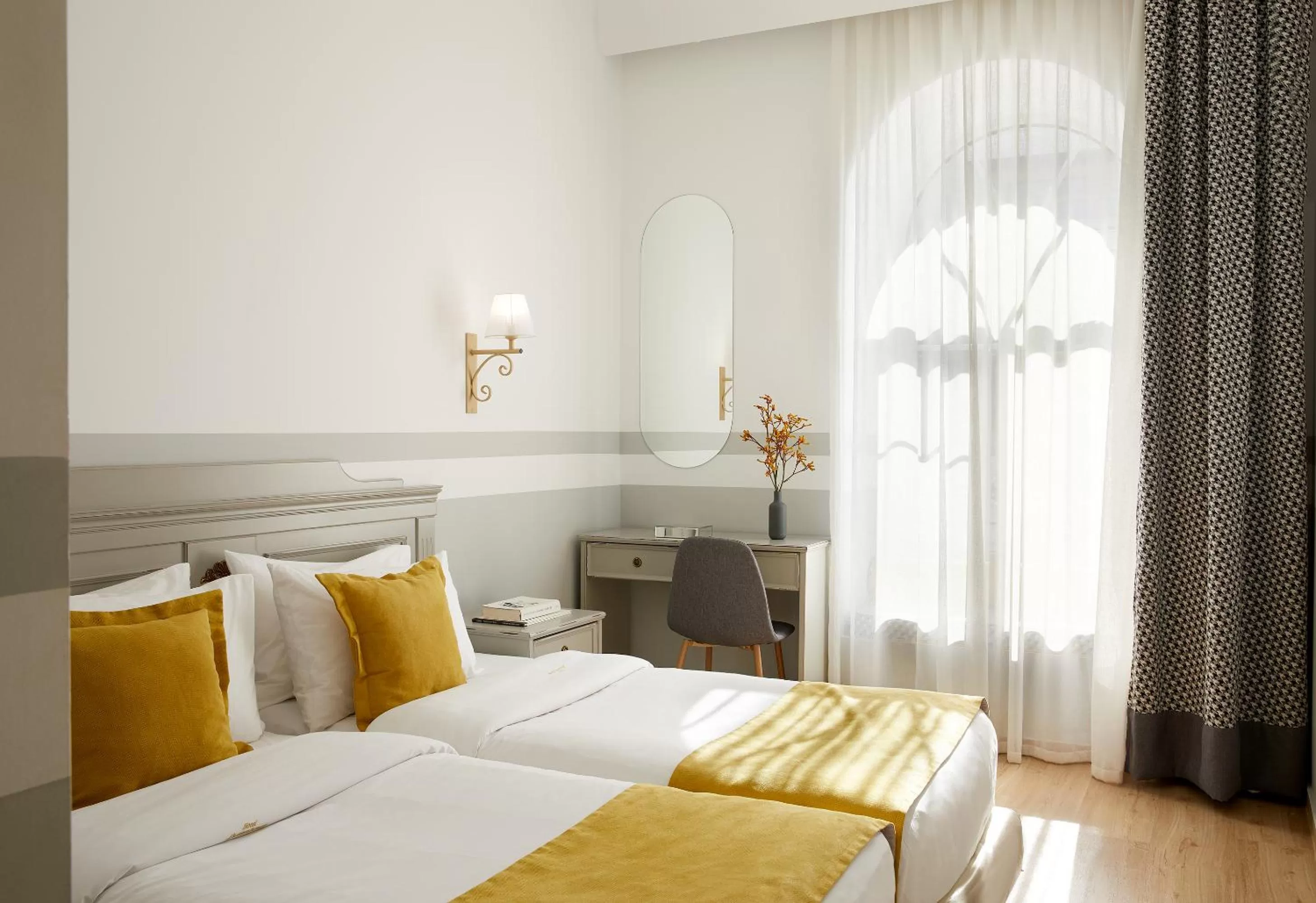 Photo of the whole room, Bed in Hotel Luxembourg