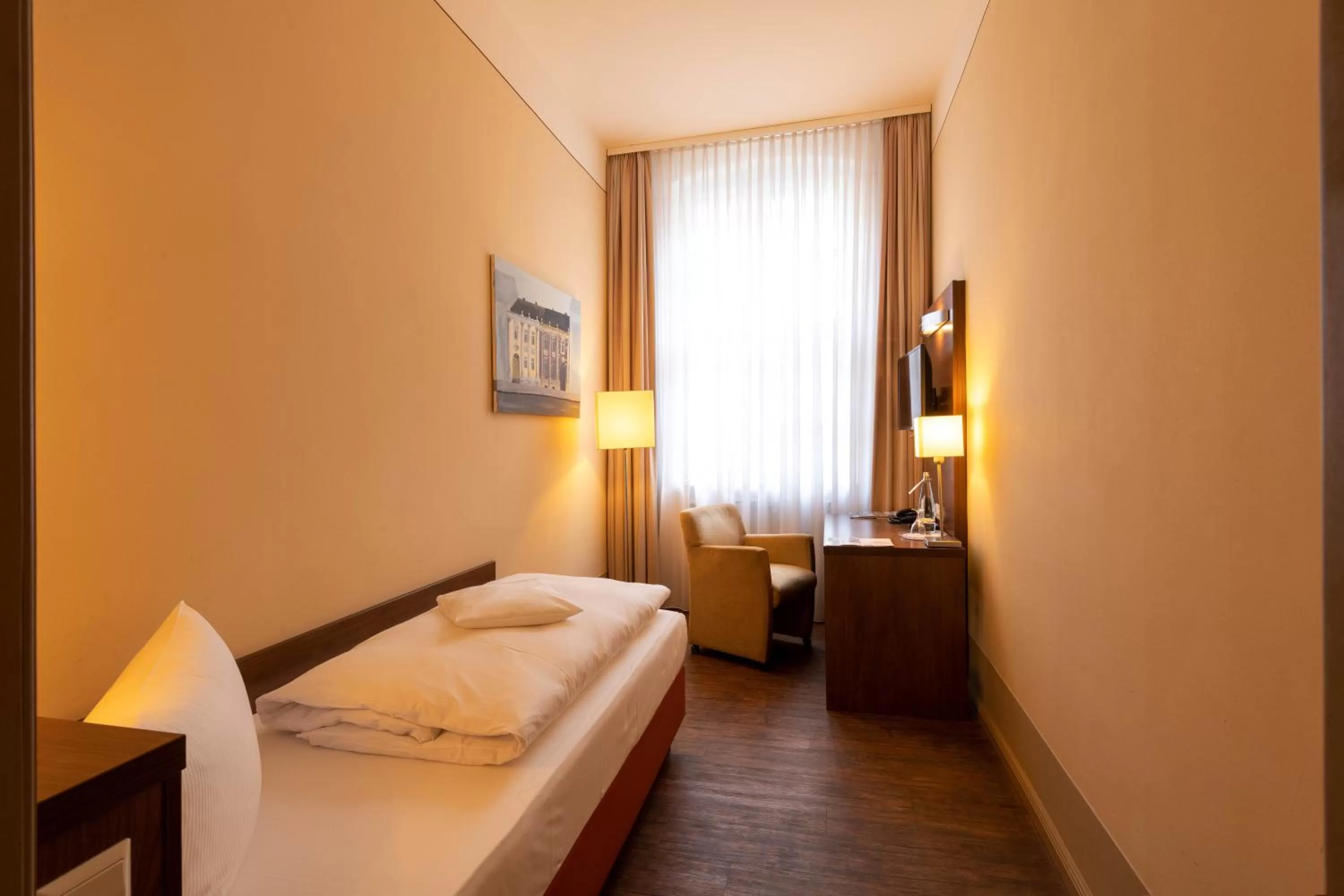 Bed in Hotel am Großen Waisenhaus