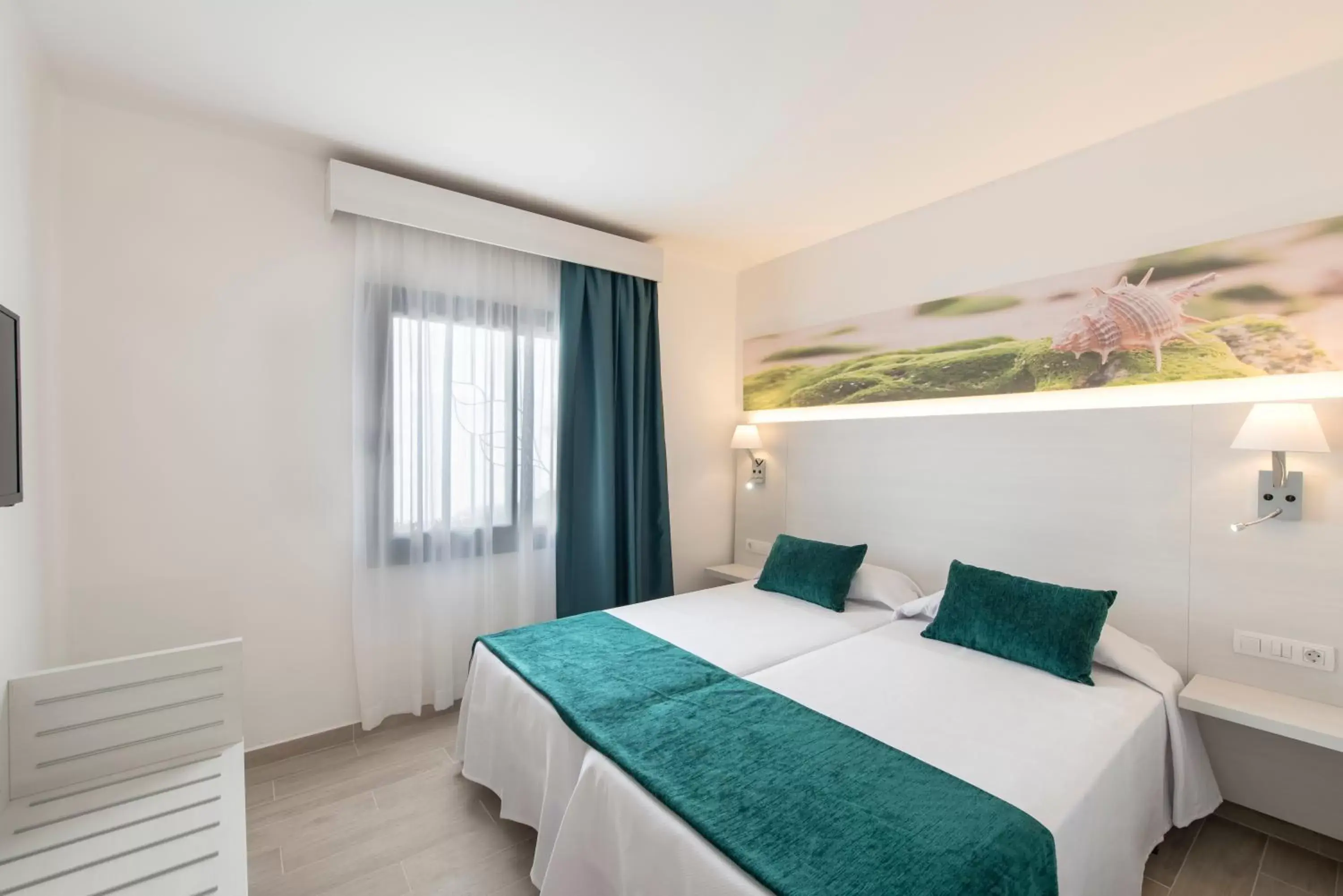 Superior One-Bedroom Apartment (2 Adults) in Hotel THB Flora Superior One-Bedroom Apartment (2 Adults) in Hotel THB Flora