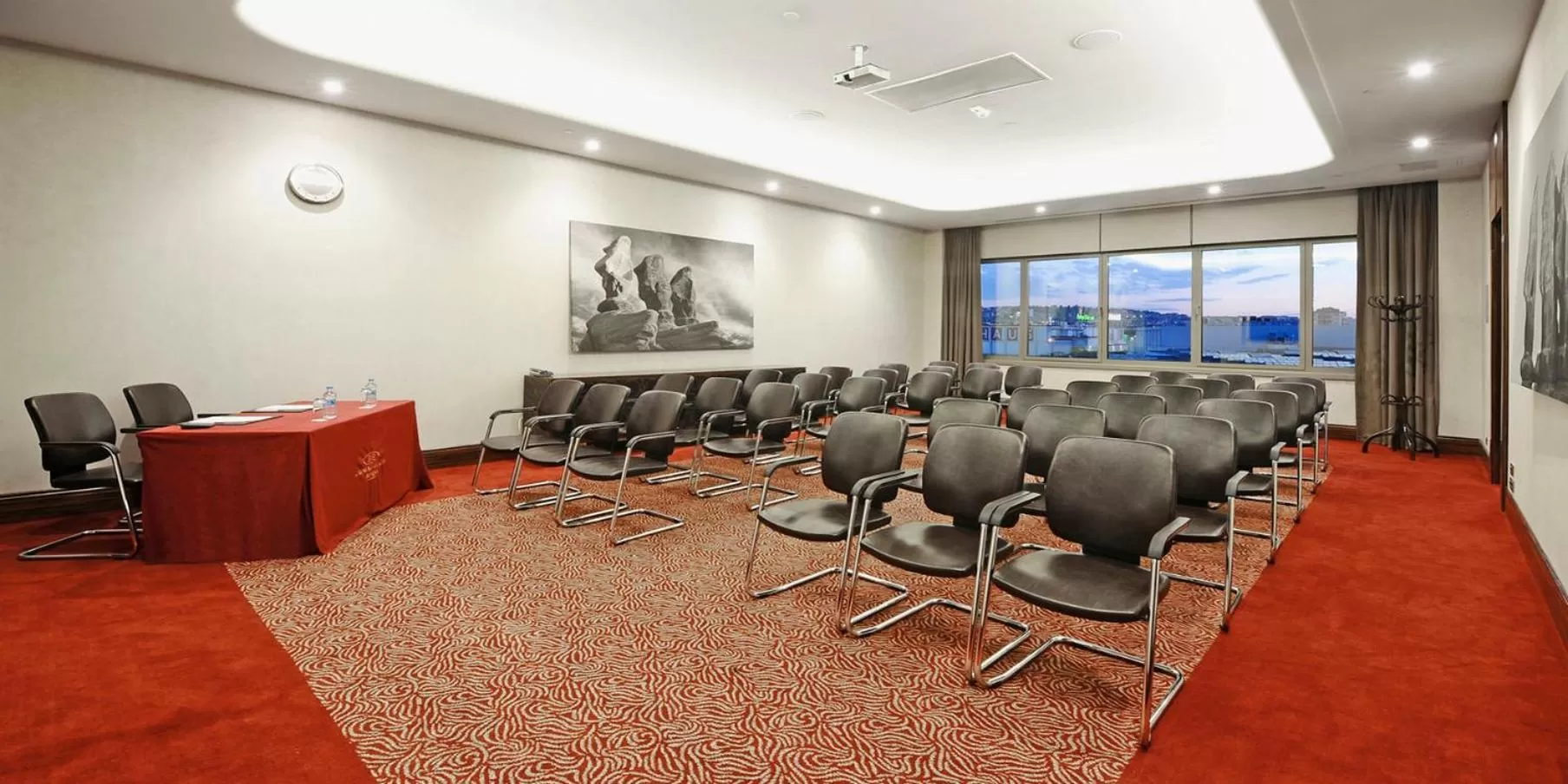 Meeting/conference room in Crowne Plaza Bursa Convention Center & Thermal Spa by IHG