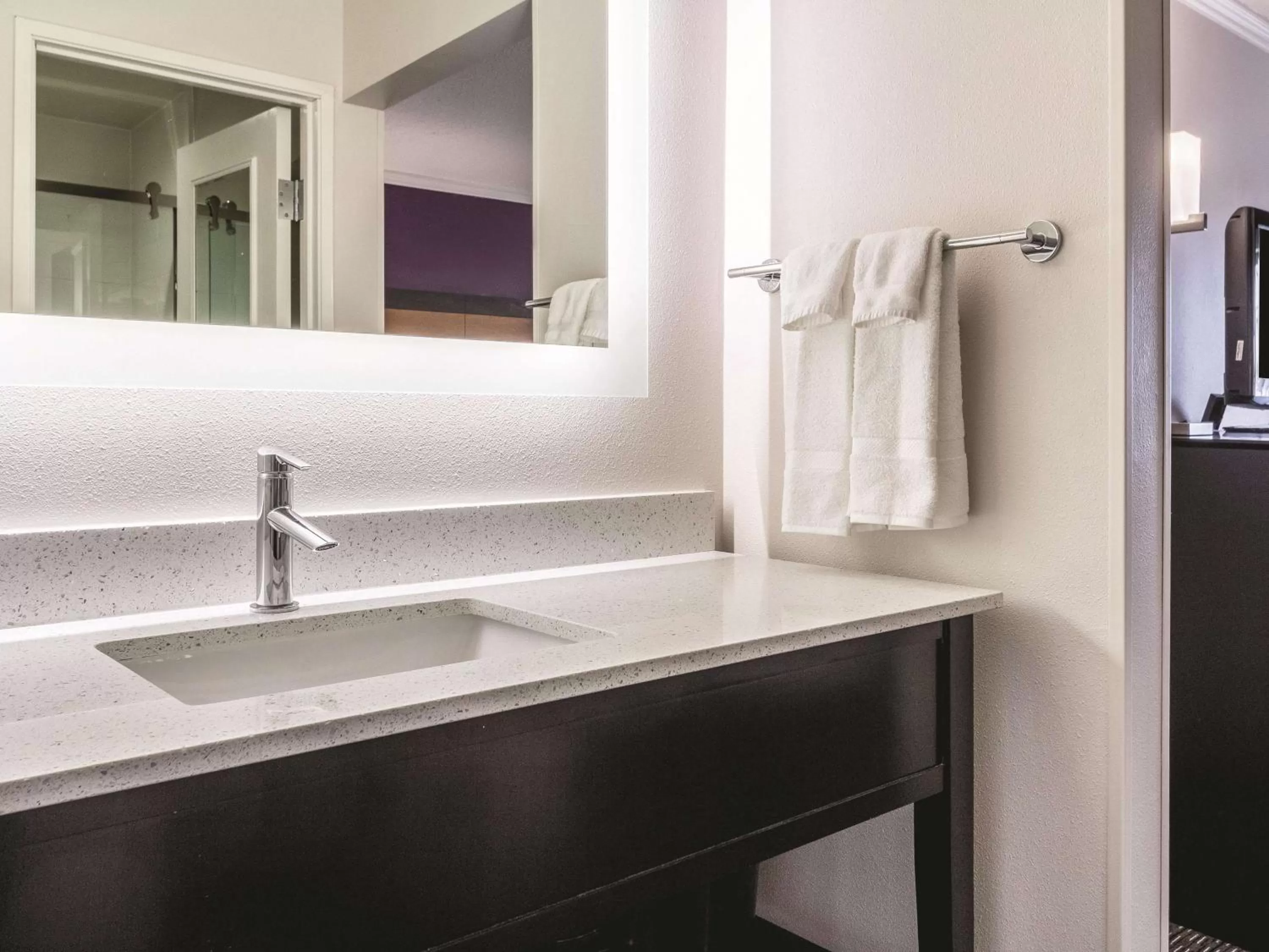 Photo of the whole room in La Quinta by Wyndham Cleveland - Airport North