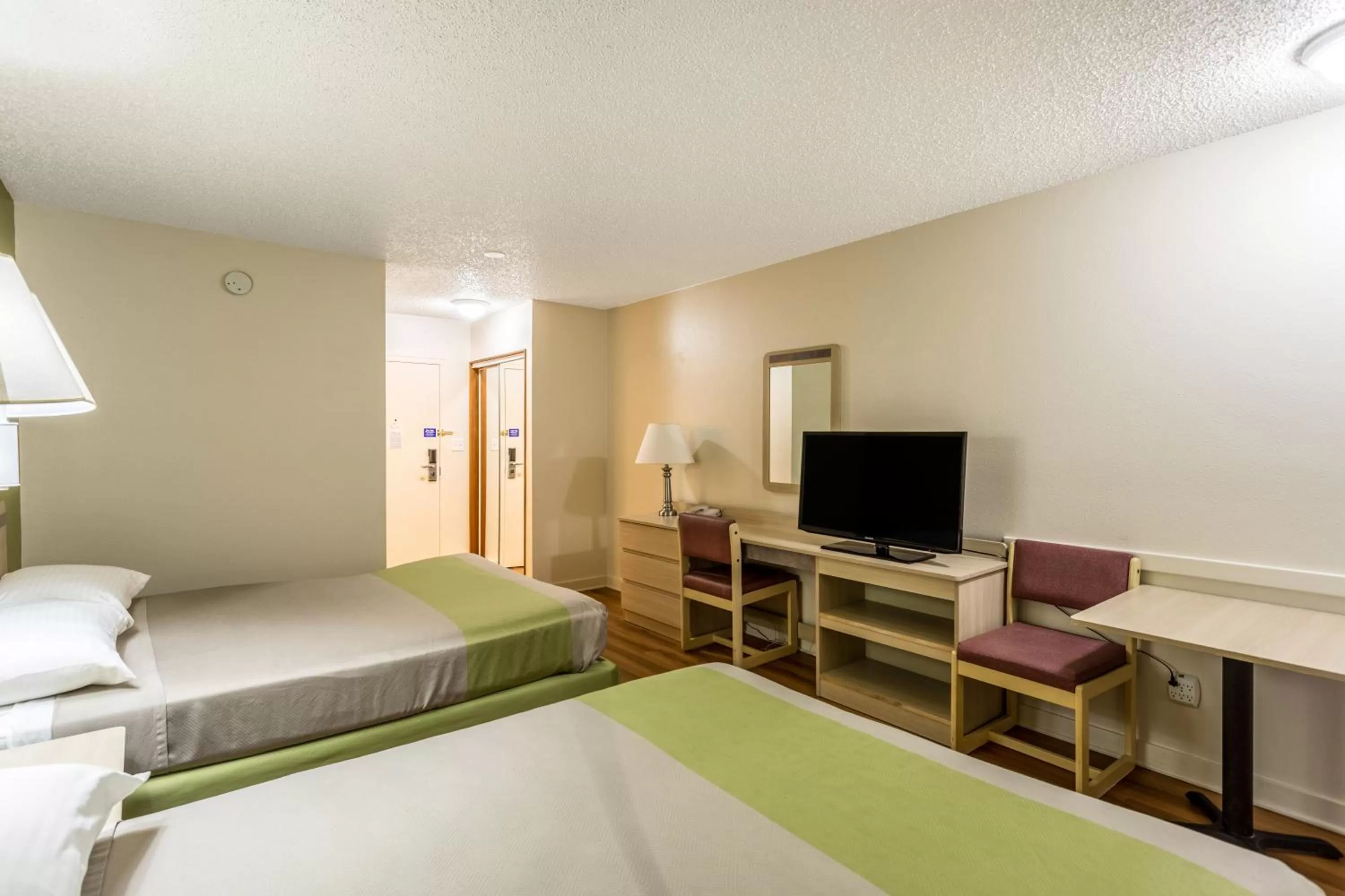 Bedroom, Bed in Motel 6-Great Falls, MT