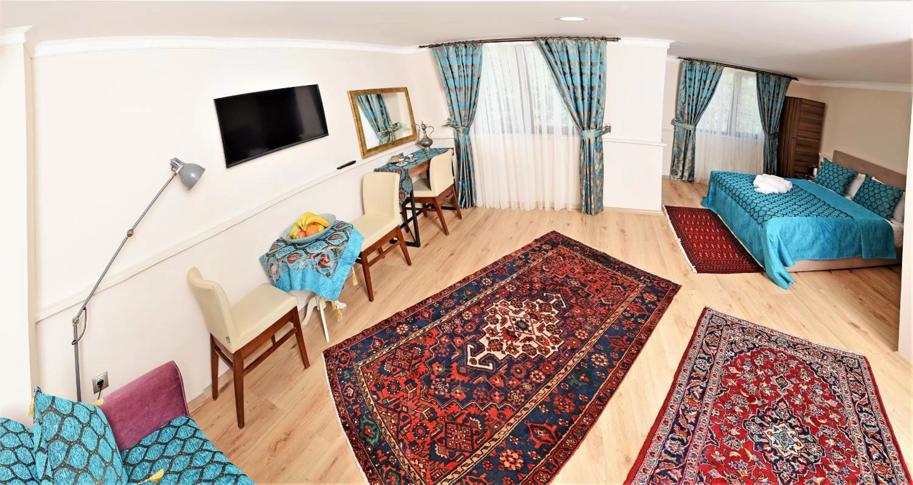 Communal lounge/ TV room, Bed in Sphendon Hotel