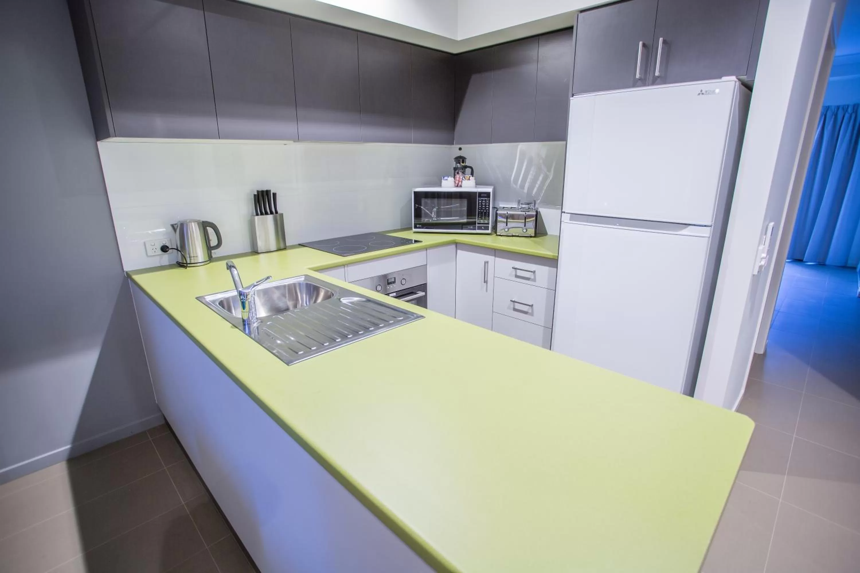 Kitchen or kitchenette in Spinifex Motel and Serviced Apartments