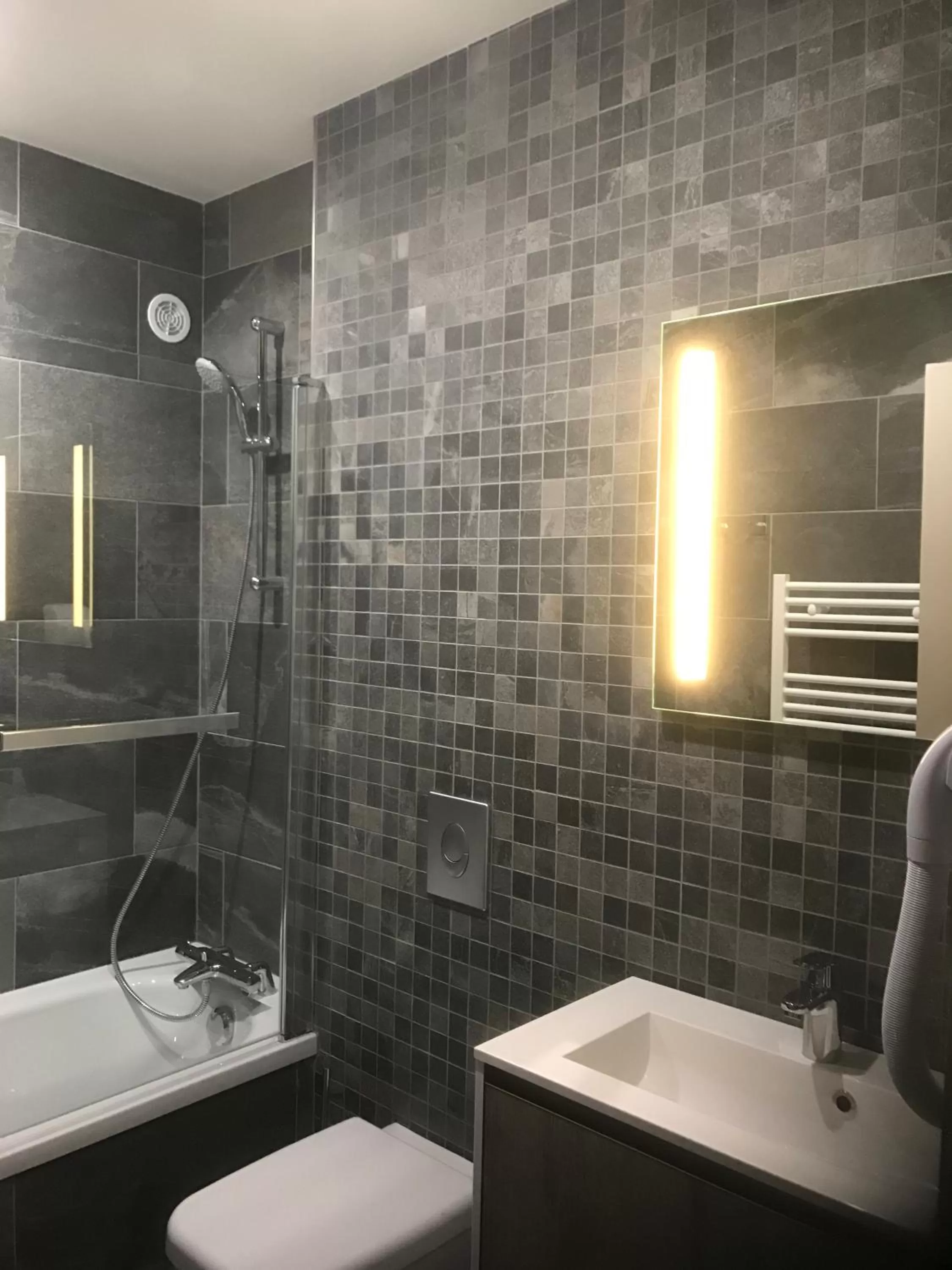 Toilet in Hotel Le Cercle