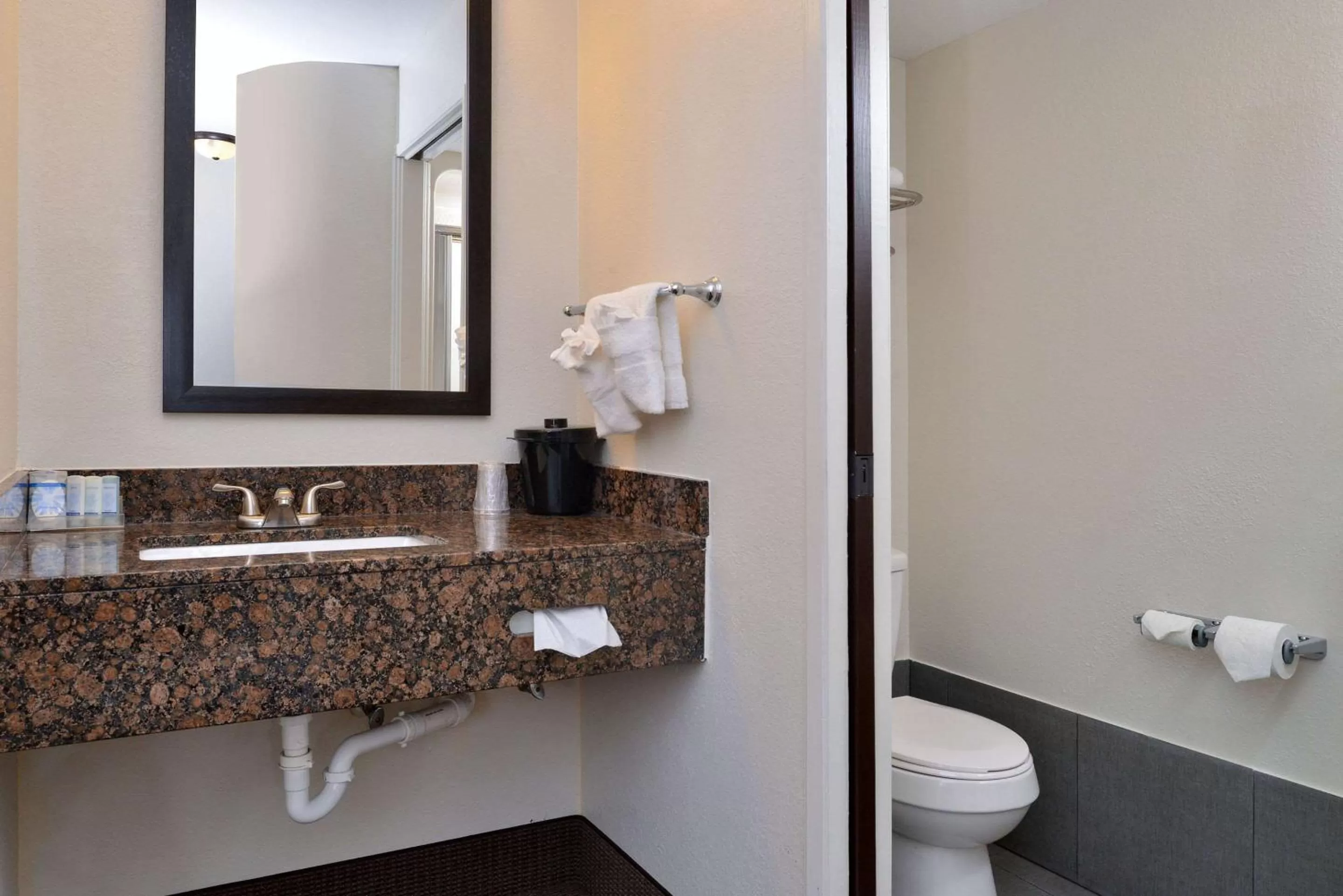 Photo of the whole room in Sleep Inn Beaufort near MCAS