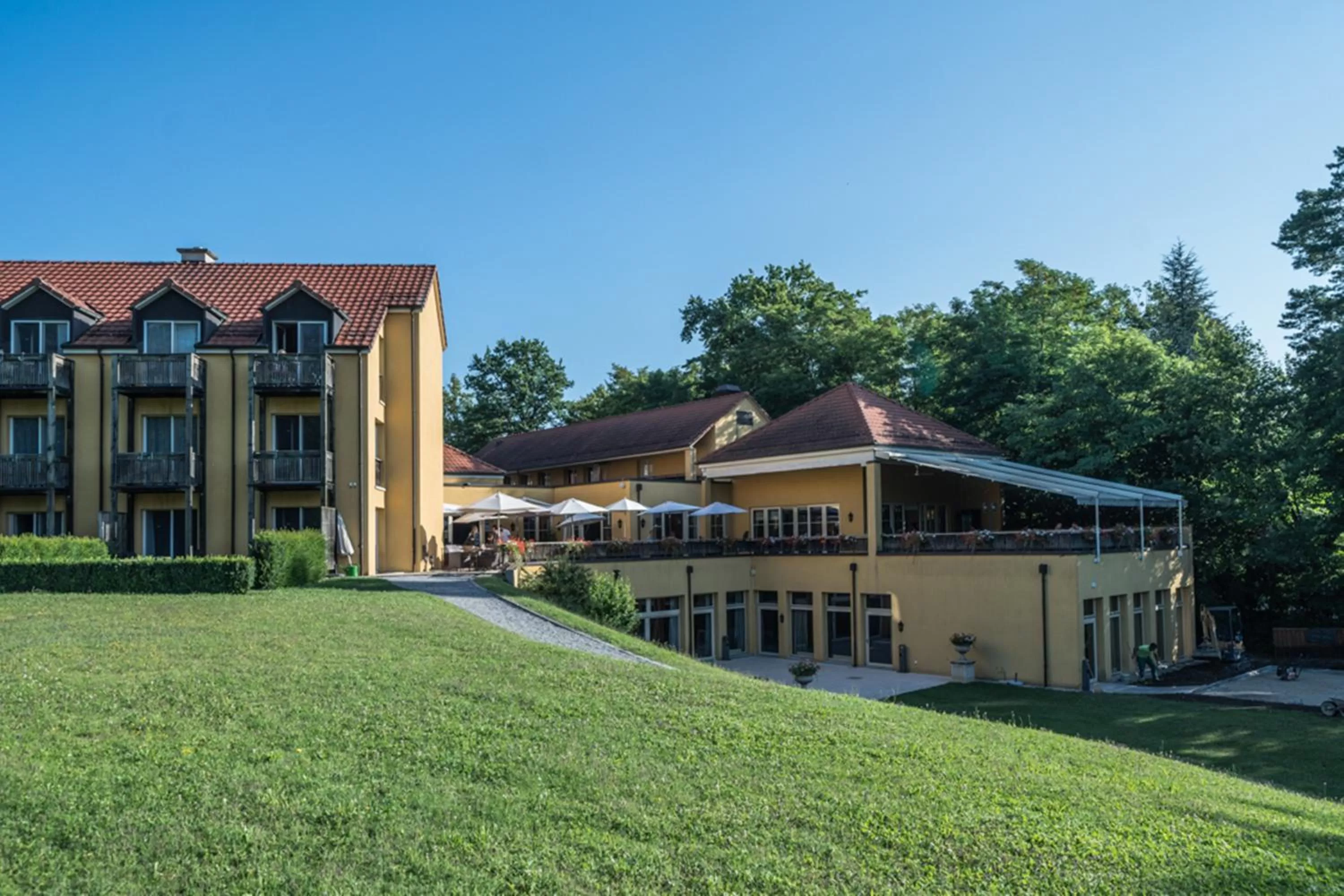 Property building in Hotel La Barcarolle