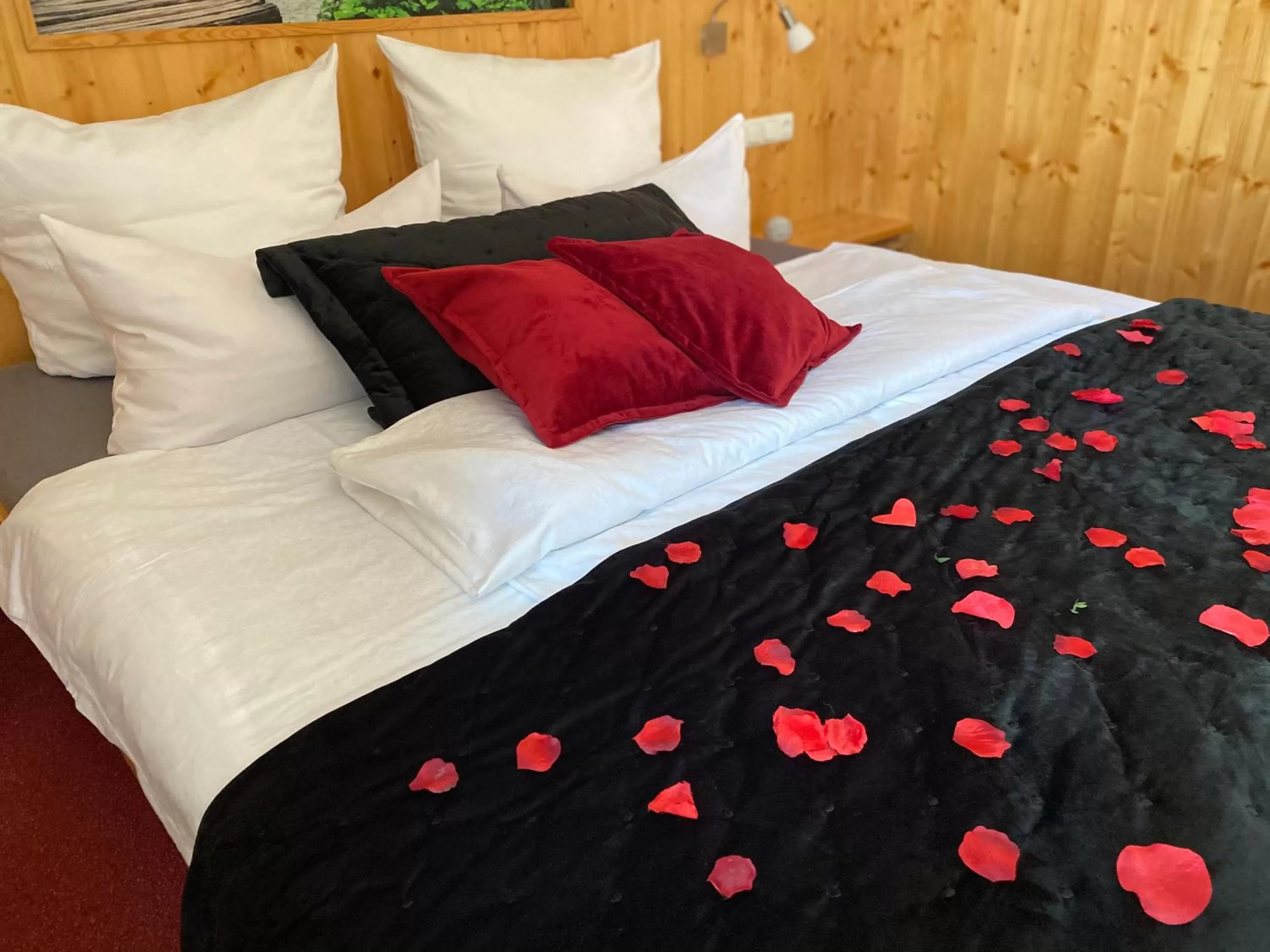 Decorative detail, Bed in Hotel Wilder Mann