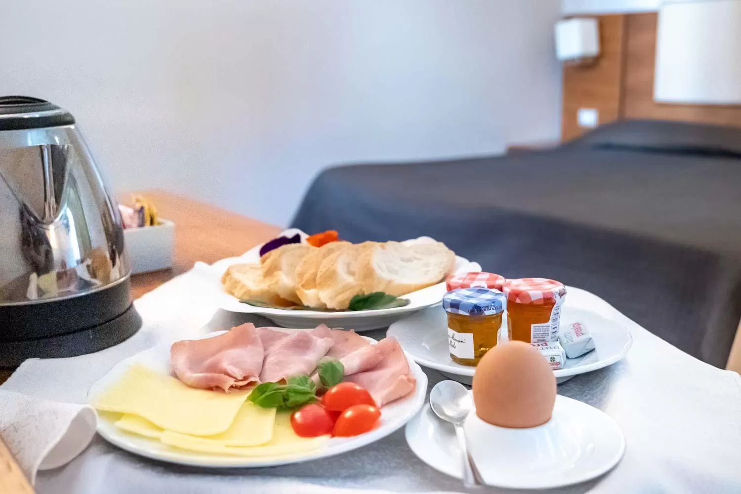 Breakfast, Bed in Hotel Marinella