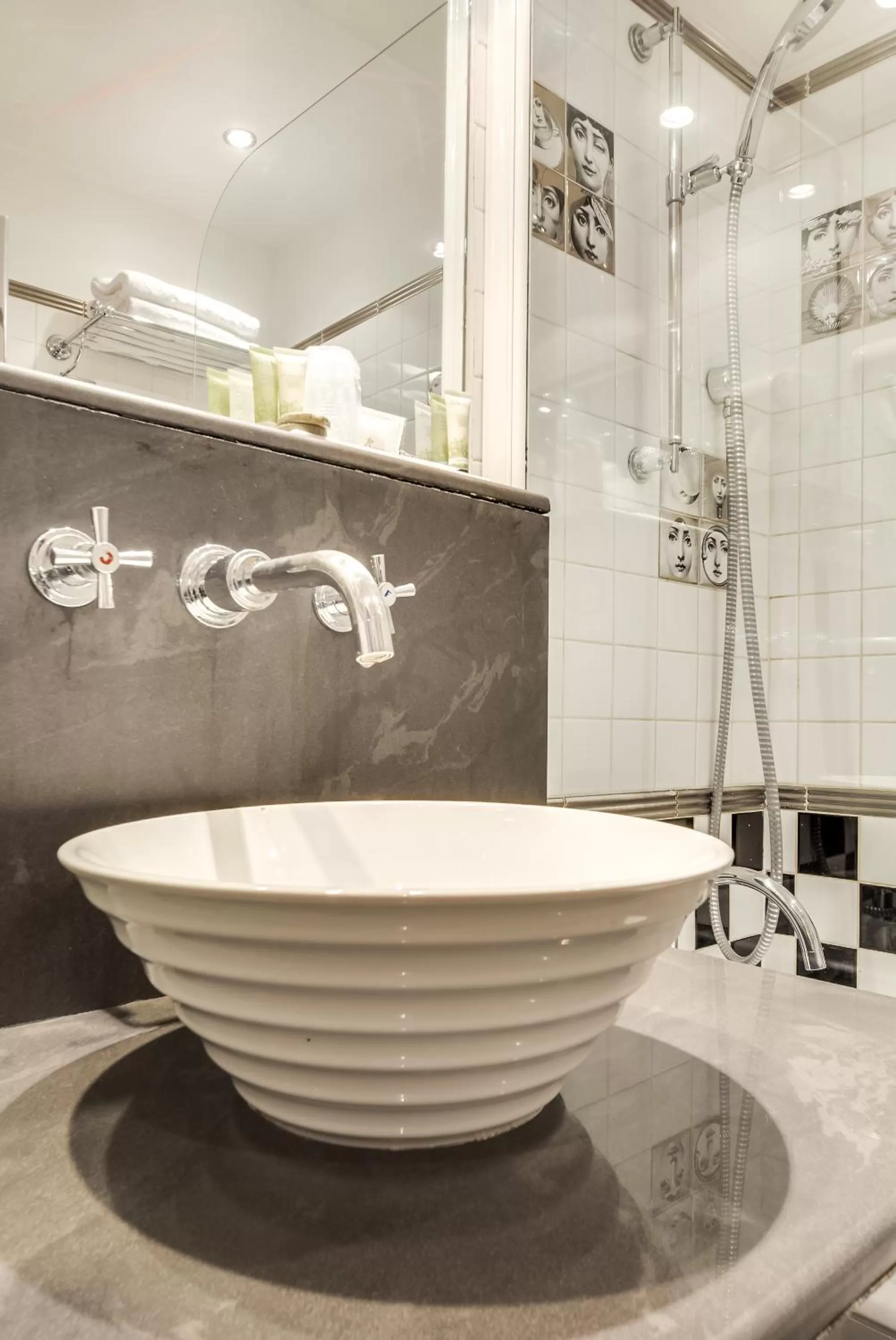 Bathroom in Villa Lutèce Port Royal