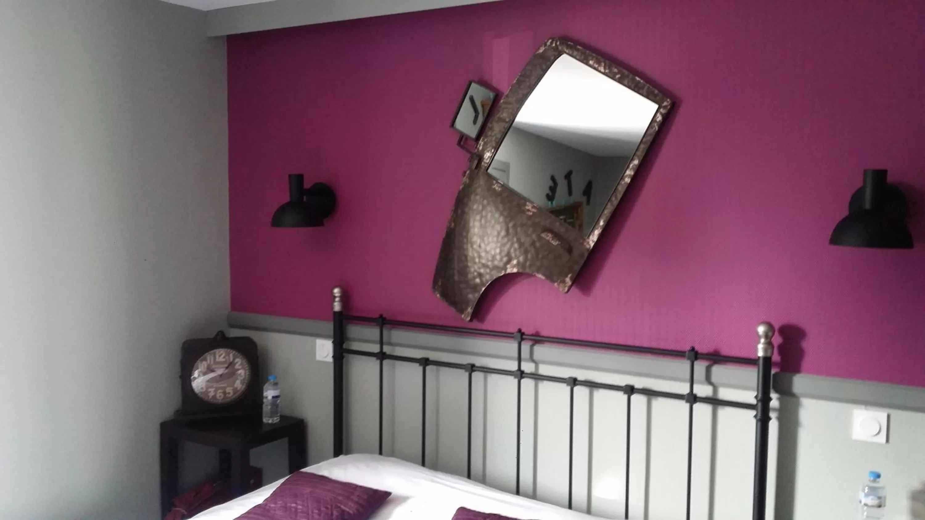 Bed in Hotel restaurant La Pêcherie - Le manoir d'à coté - Les 5 ruches -Logis hôtels