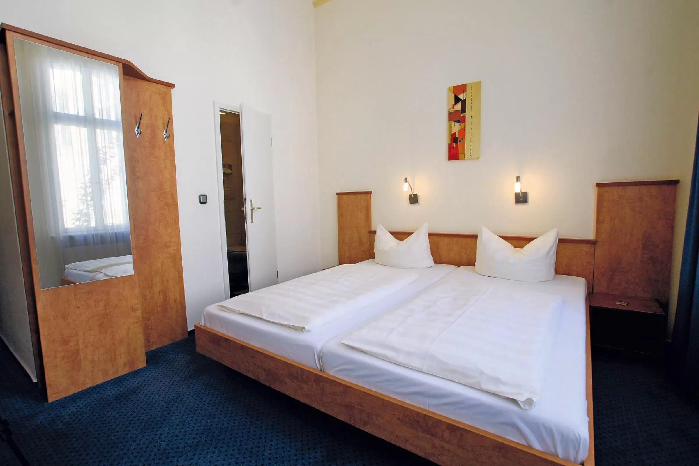 Photo of the whole room, Bed in Hotel Deutsches Haus