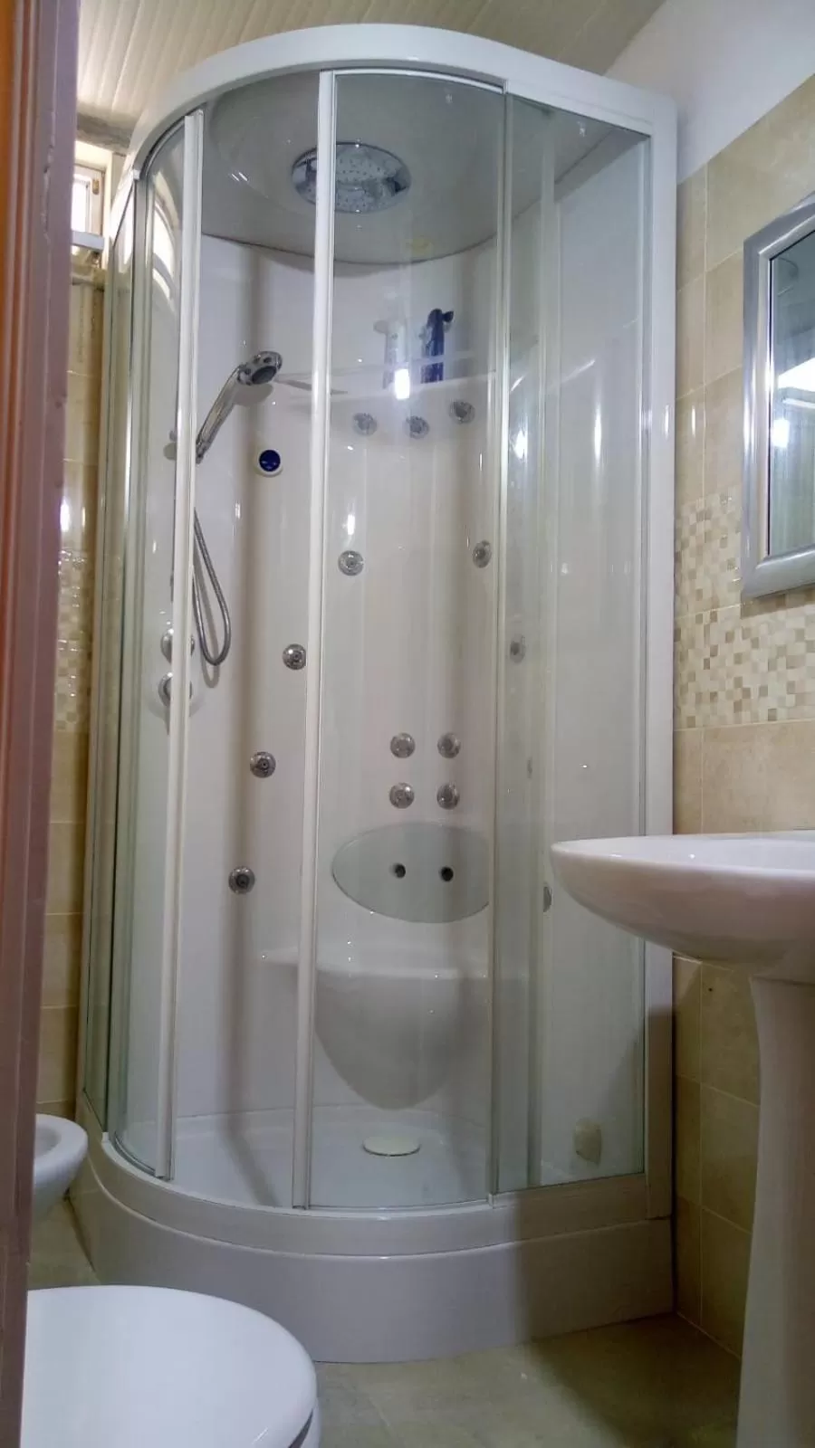 Shower in B&B Scipponate