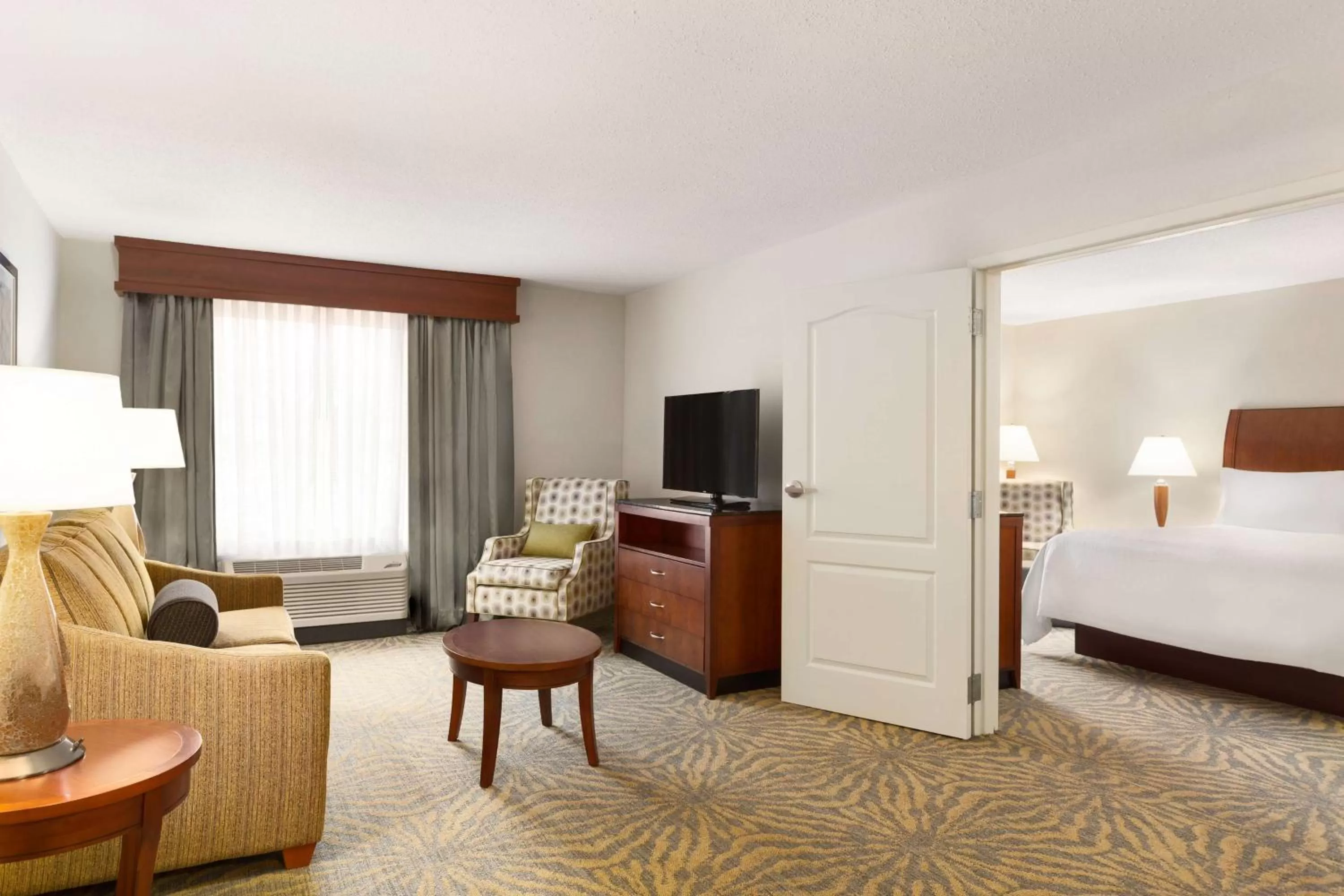 One-Bedroom King Suite with Whirlpool in Hilton Garden Inn Shelton