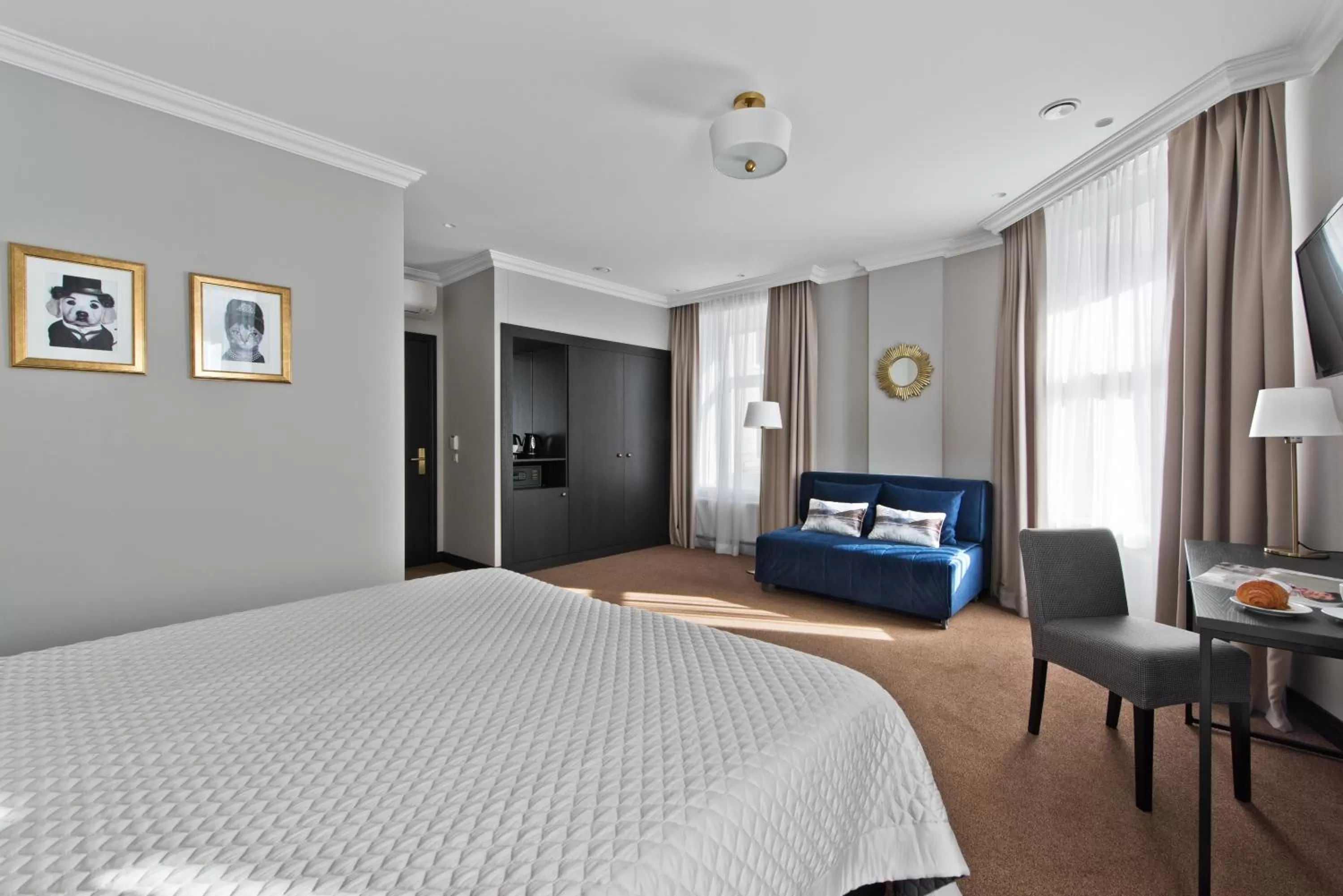 Photo of the whole room, Bed in 15th Avenue