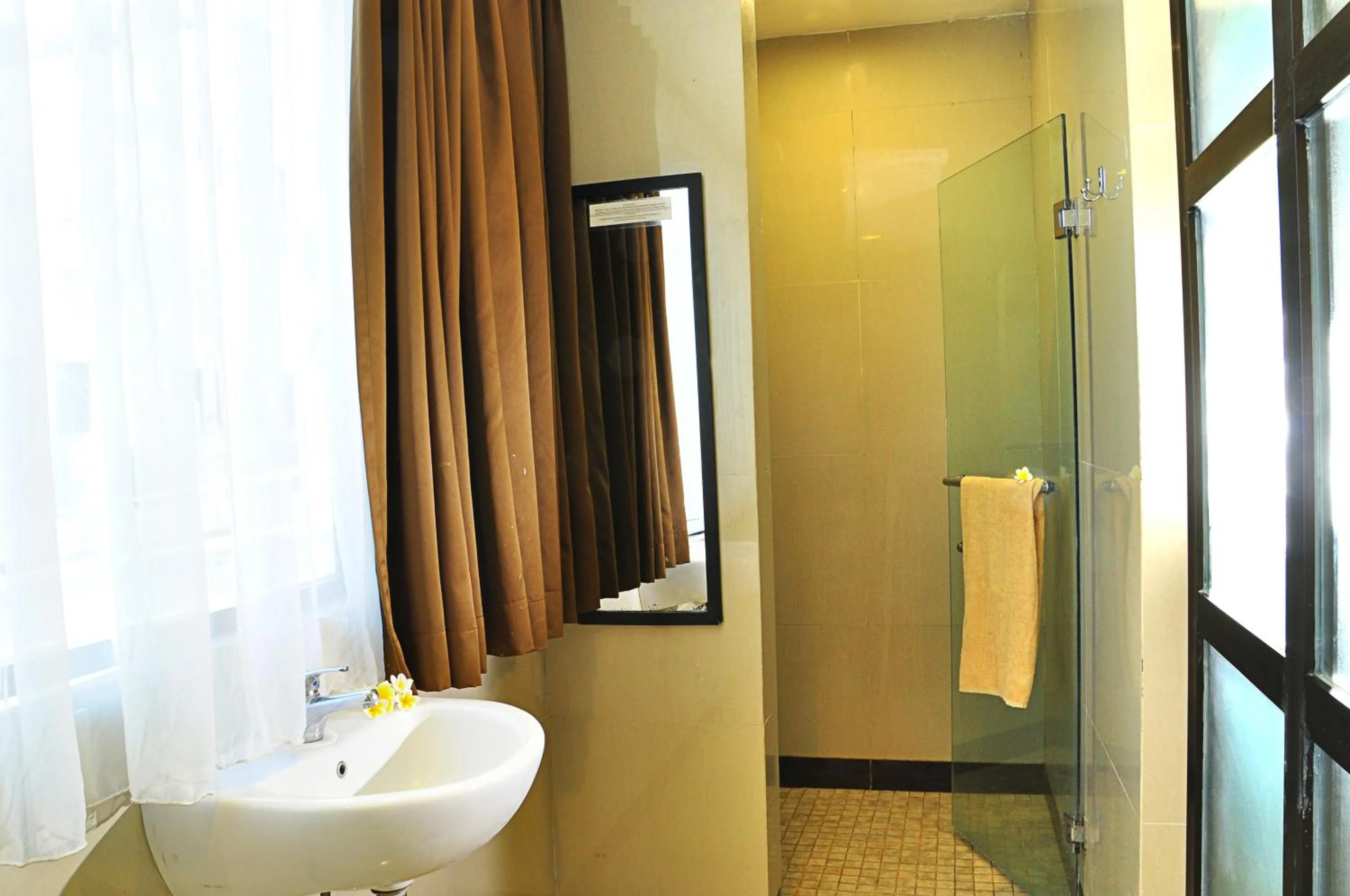 Toilet in Guest House Matahari