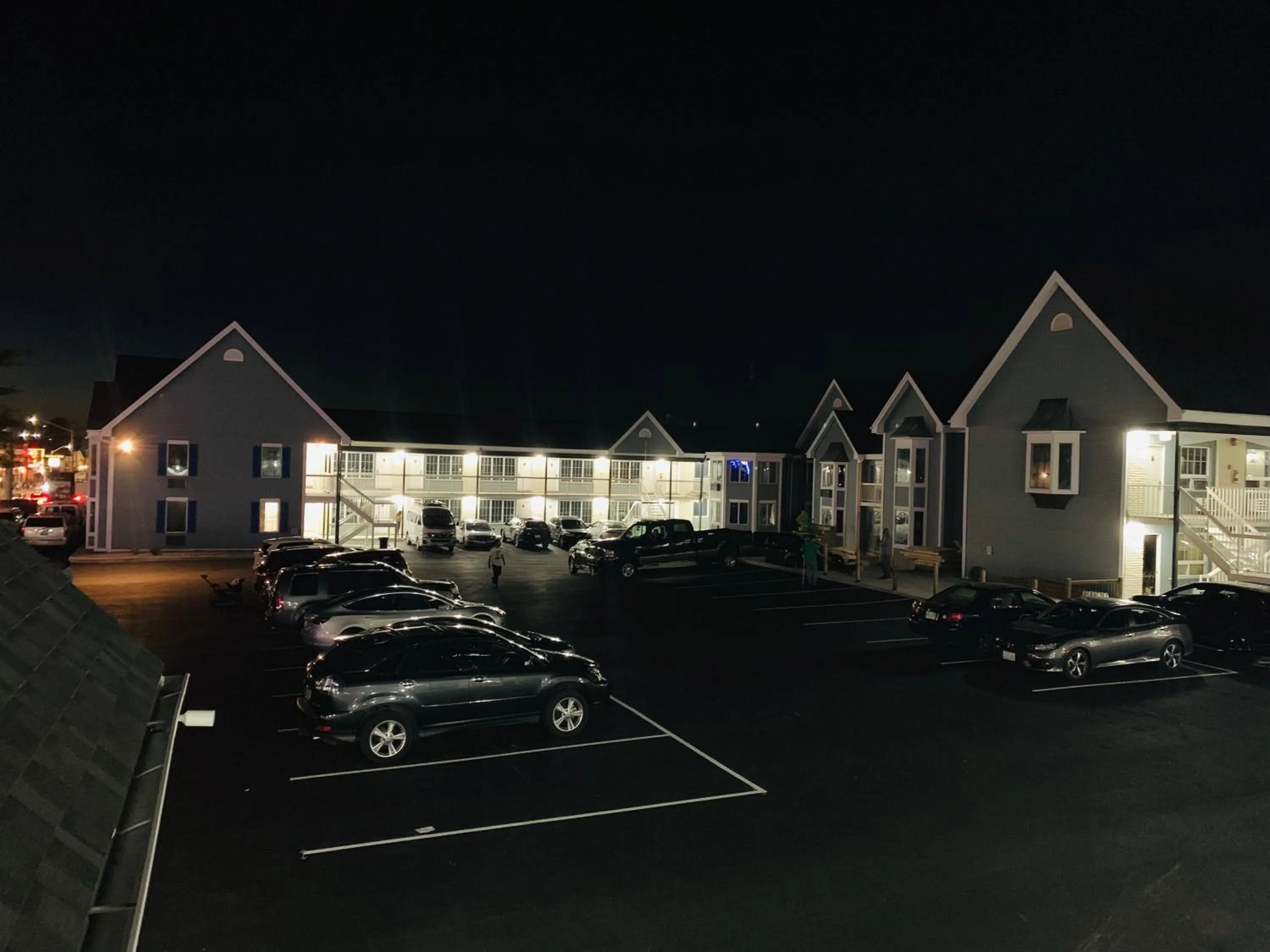 Property building in Falls Lodge & Suites