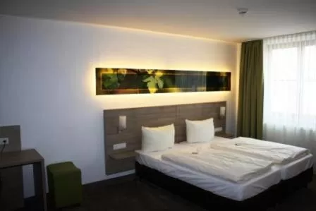 Bed in Schwarzer Adler - Hotel Garni