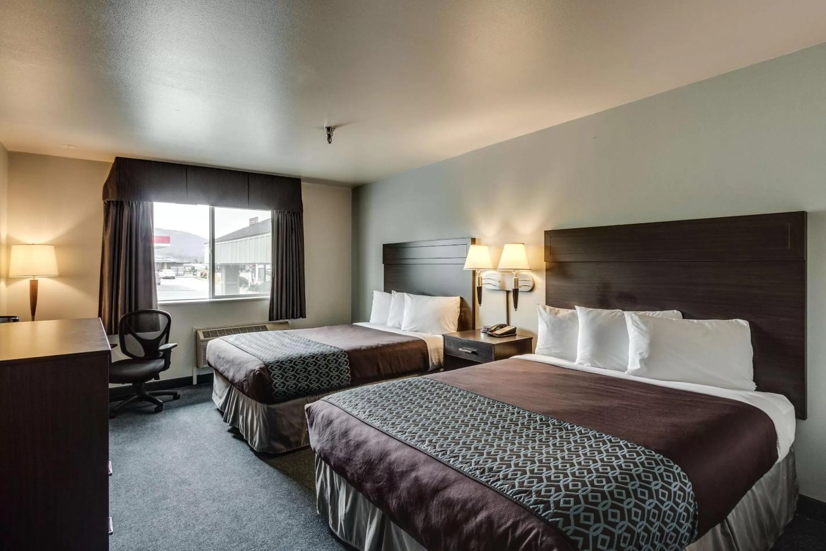 Bedroom, Bed in SureStay Plus Hotel by Best Western Post Falls